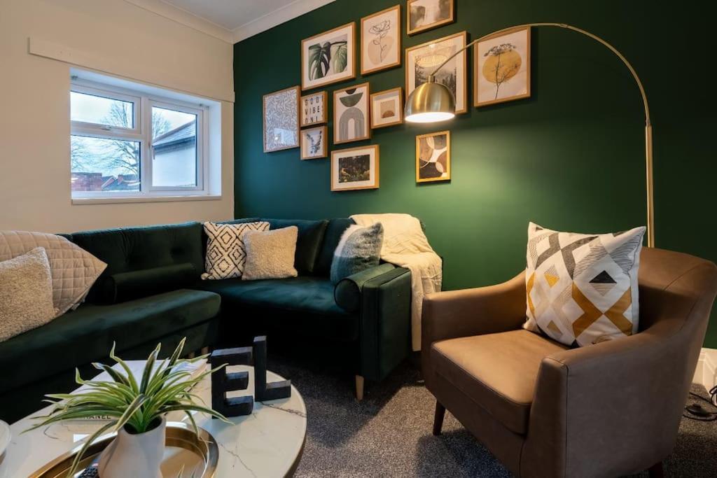Evergreen Lodge-Wyndale-4BR WParking BHam NEC