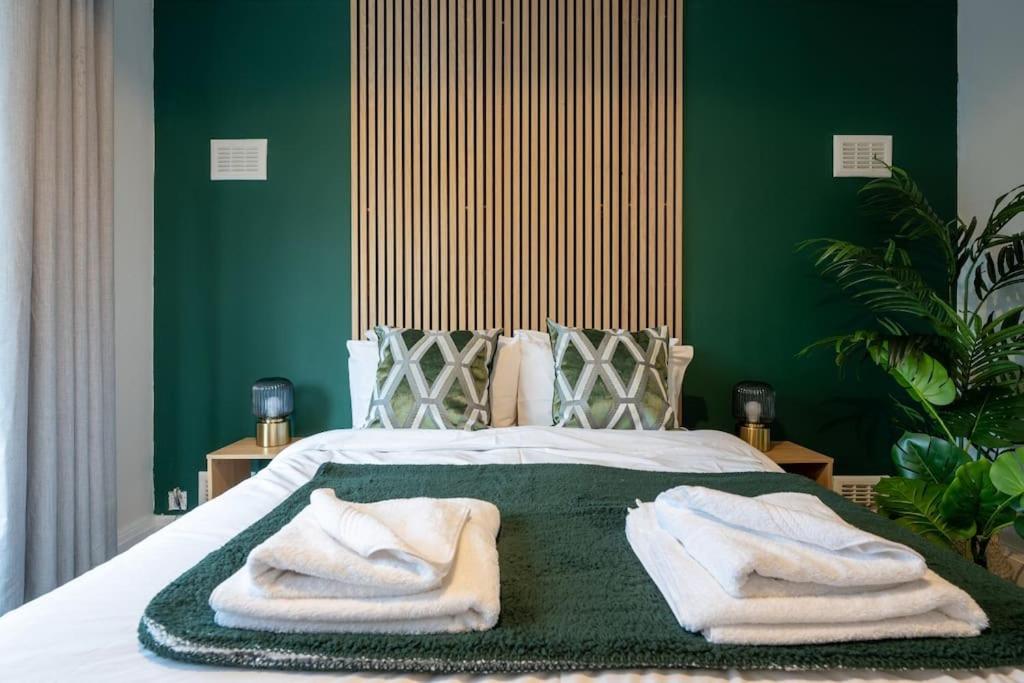 Evergreen Lodge-Wyndale-4BR WParking BHam NEC