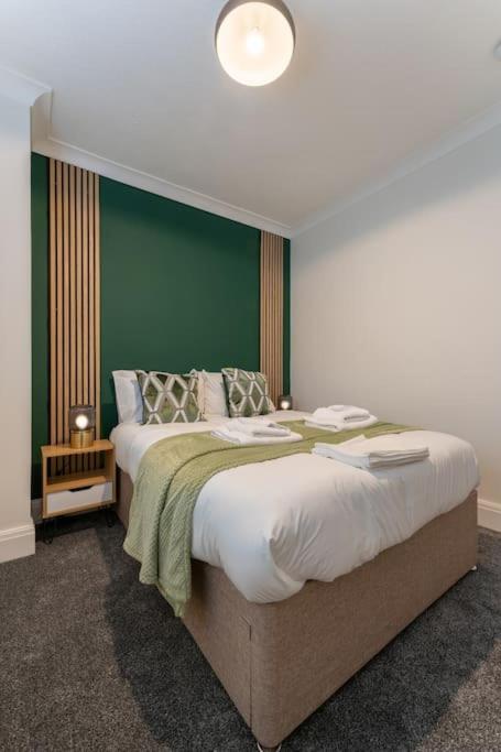 Evergreen Lodge-Wyndale-4BR WParking BHam NEC