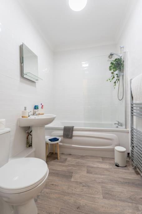 Evergreen Lodge-Wyndale-4BR WParking BHam NEC