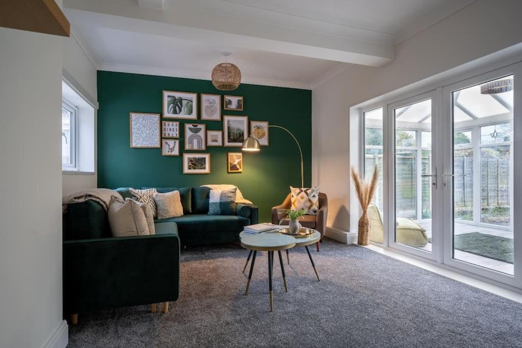 Evergreen Lodge-Wyndale-4BR WParking BHam NEC