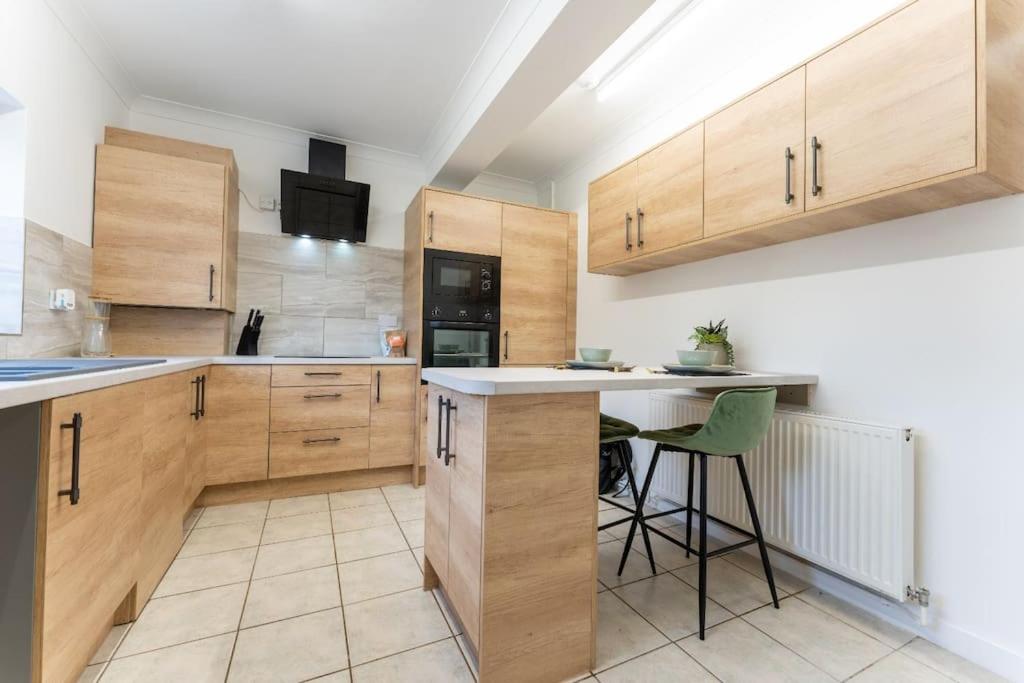 Evergreen Lodge-Wyndale-4BR WParking BHam NEC