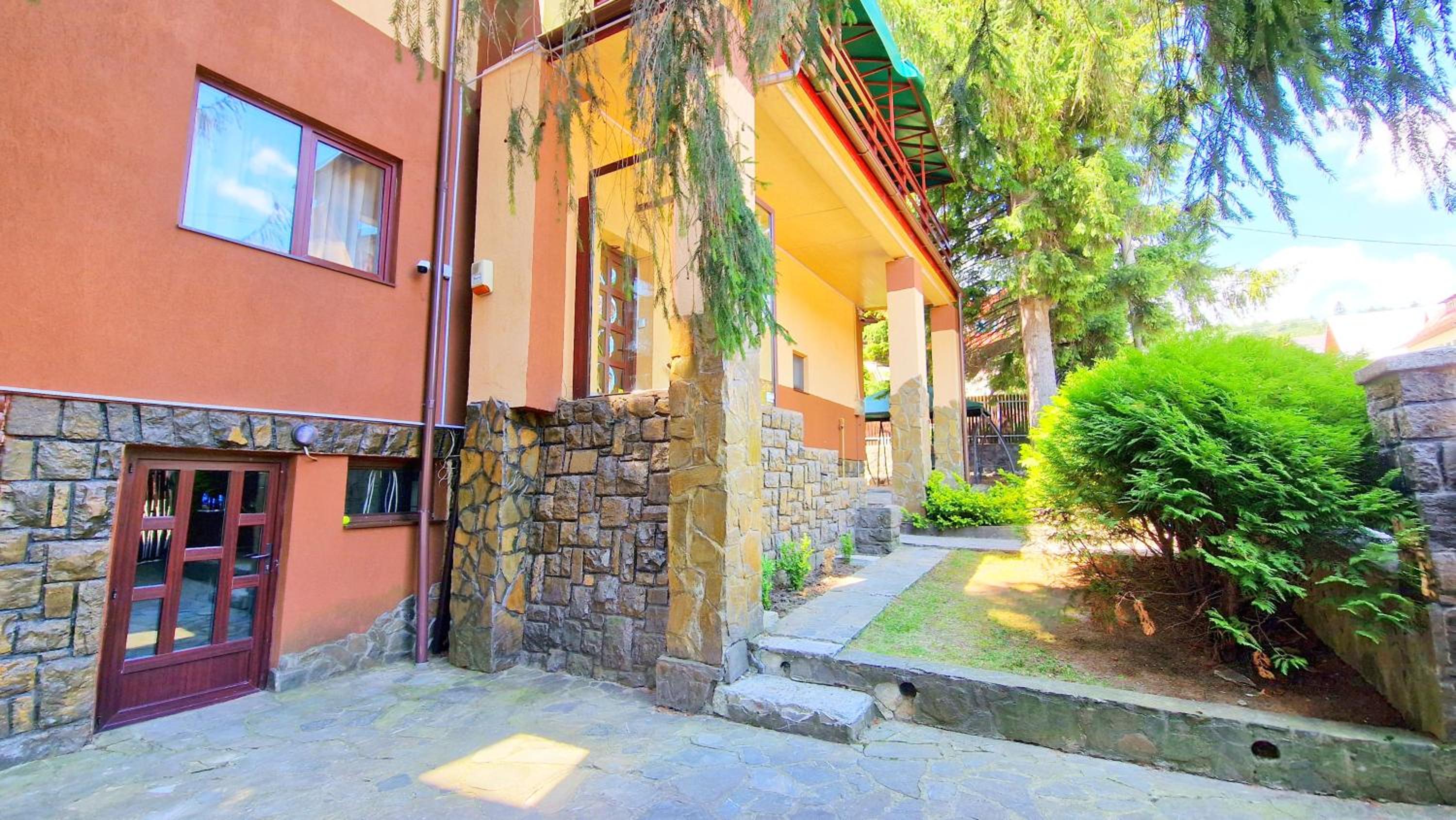 Casa cu Brazi