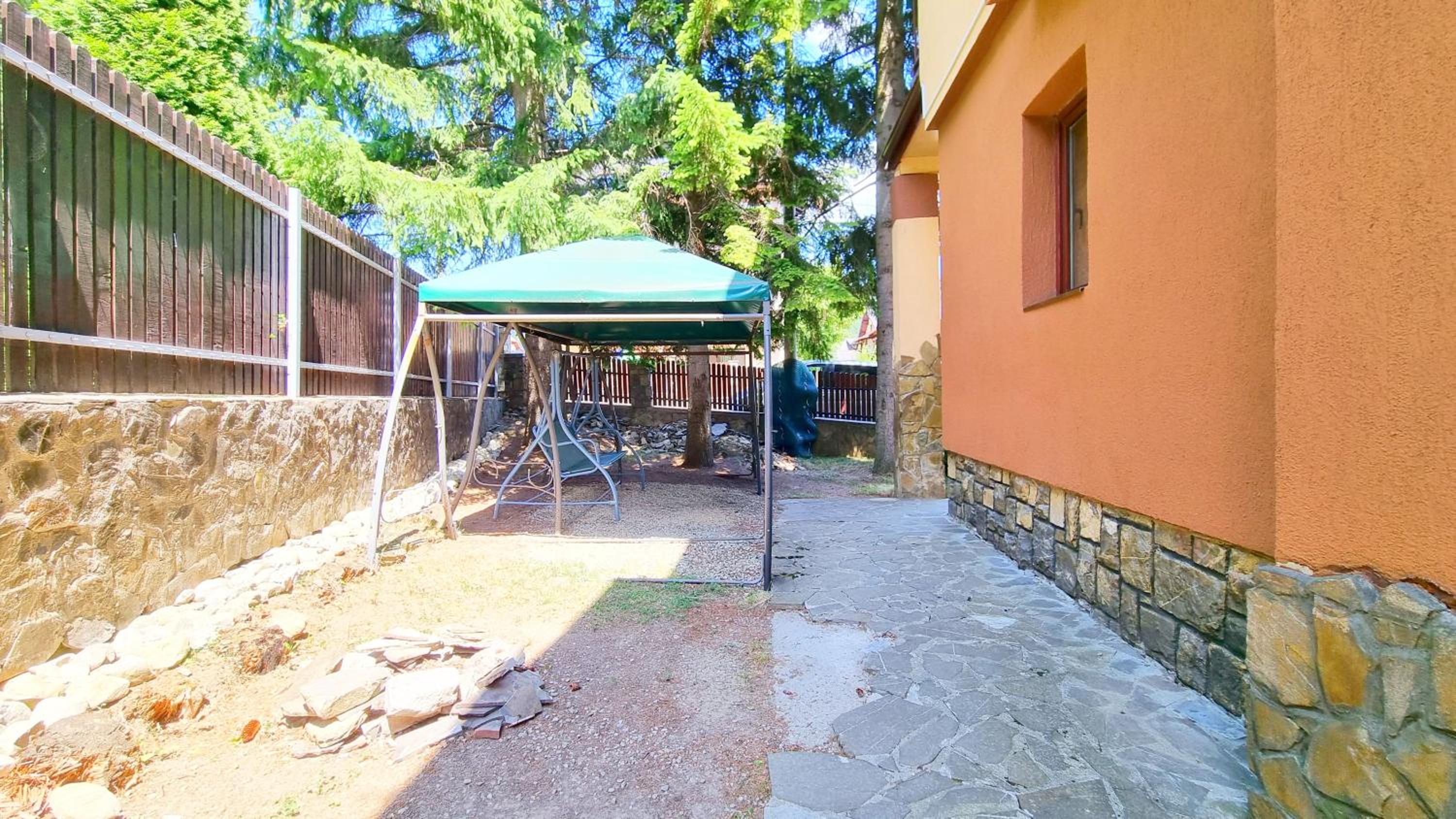 Casa cu Brazi