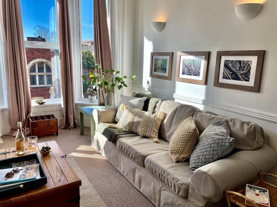 Nomi Homes*Exeter*City*Centre*Uni*Chiefs*Beaches view 2