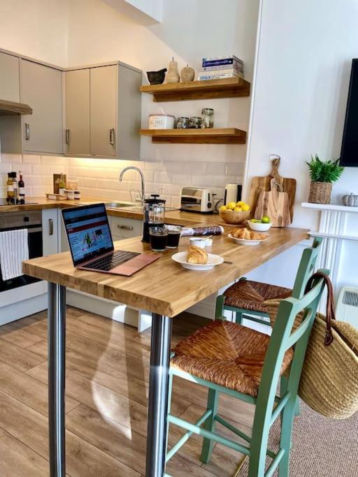 Nomi Homes*Exeter*City*Centre*Uni*Chiefs*Beaches view 3