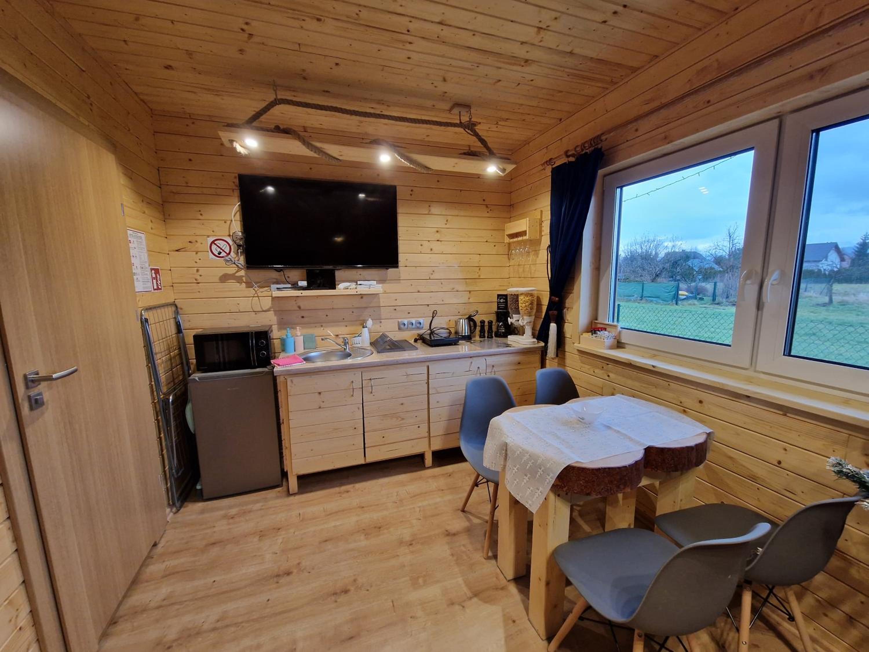 Apartament z Tężnią Solankową, Sauną, Kominkiem LED nad Jeziorem Żywieckim