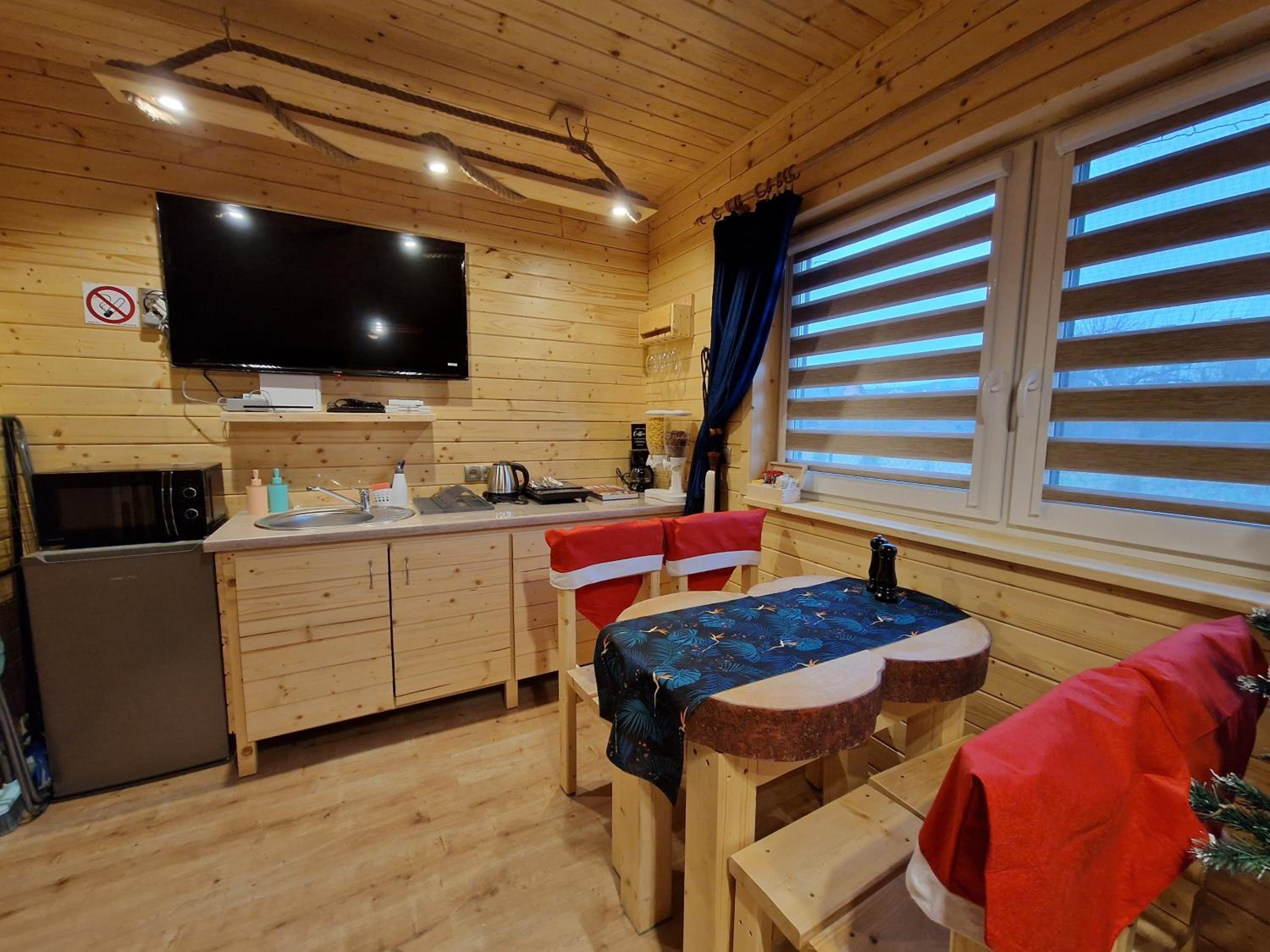Apartament z Tężnią Solankową, Sauną, Kominkiem LED nad Jeziorem Żywieckim
