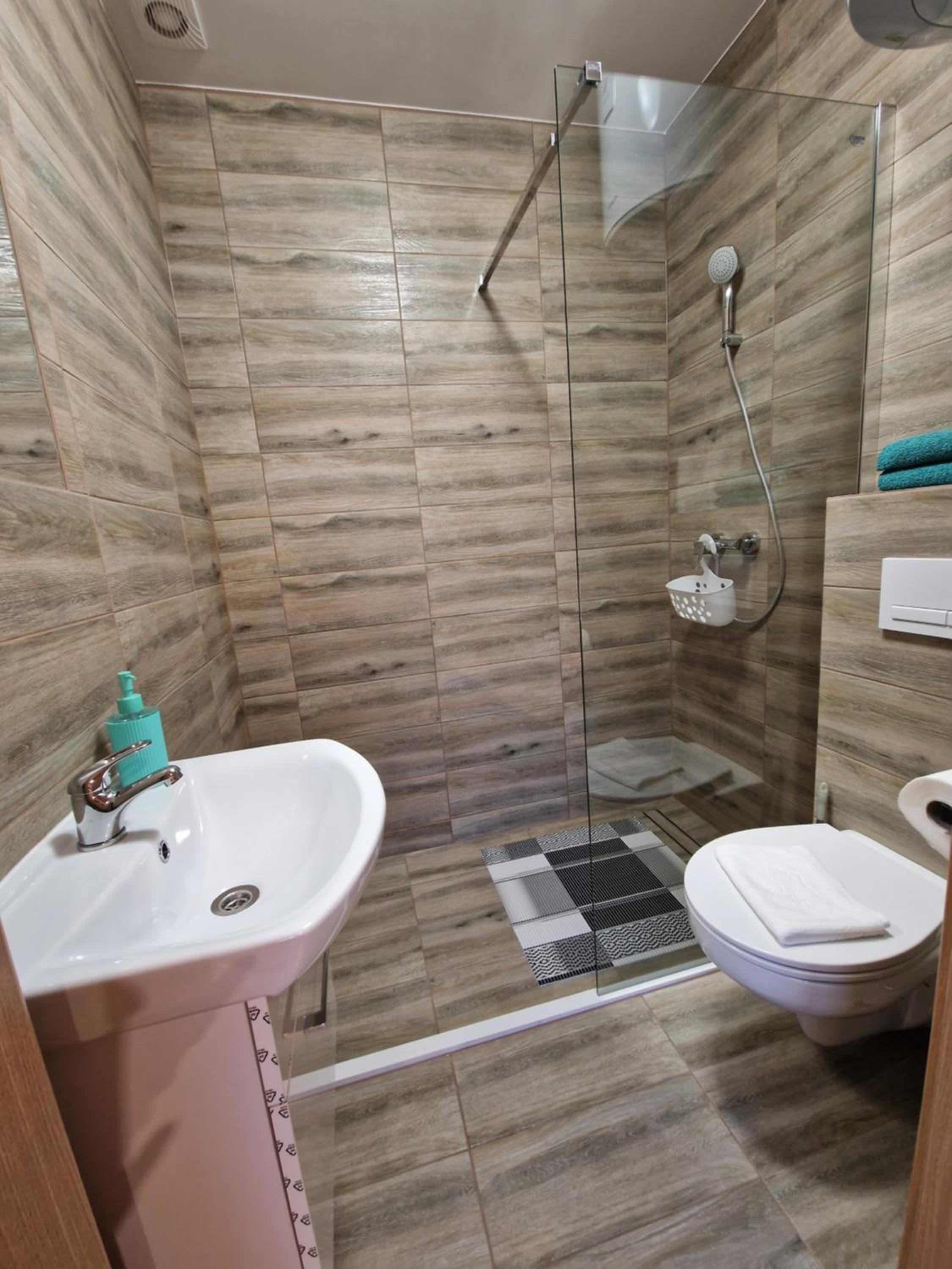 Apartament z Tężnią Solankową, Sauną, Kominkiem LED nad Jeziorem Żywieckim