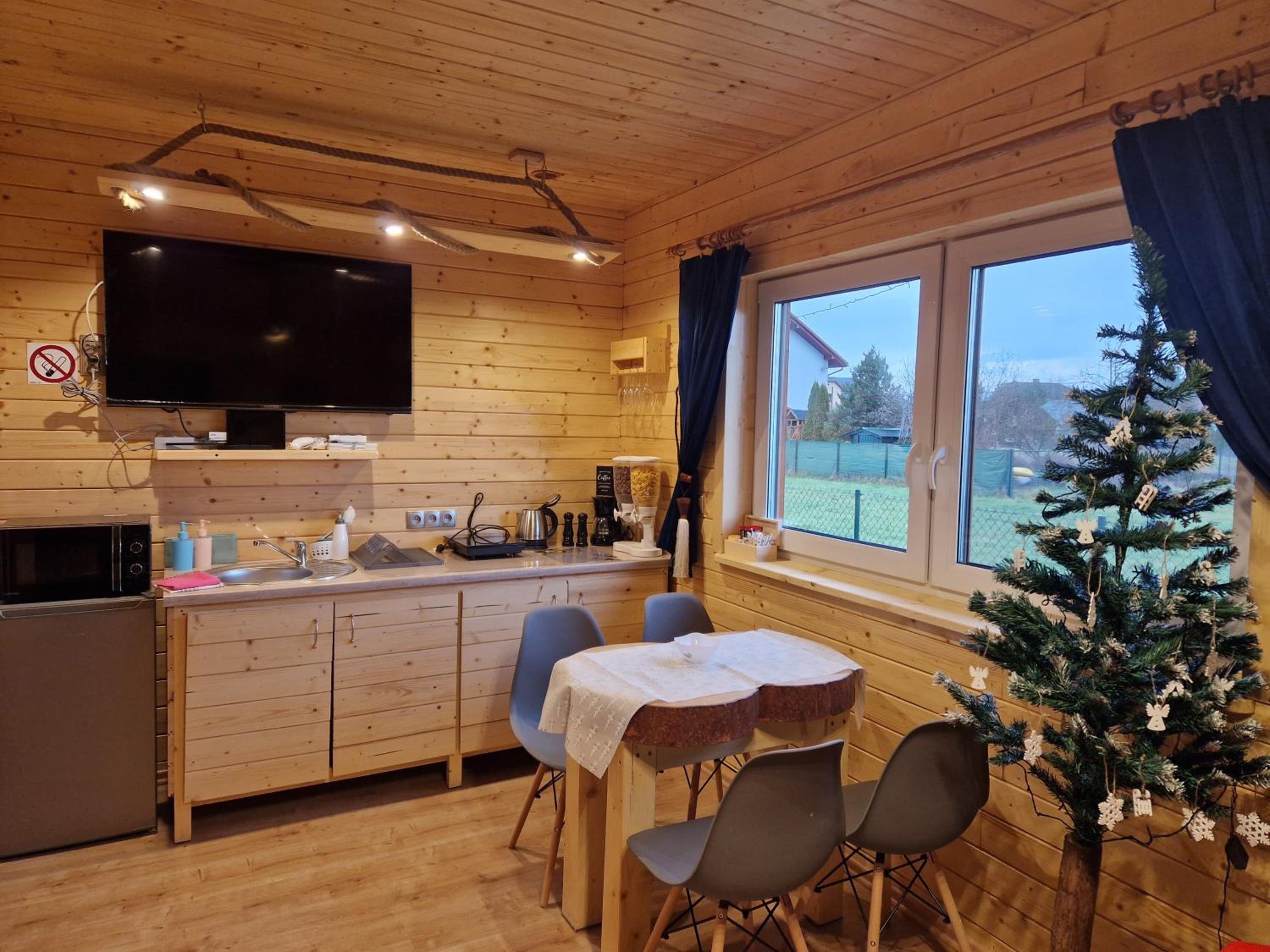 Apartament z Tężnią Solankową, Sauną, Kominkiem LED nad Jeziorem Żywieckim