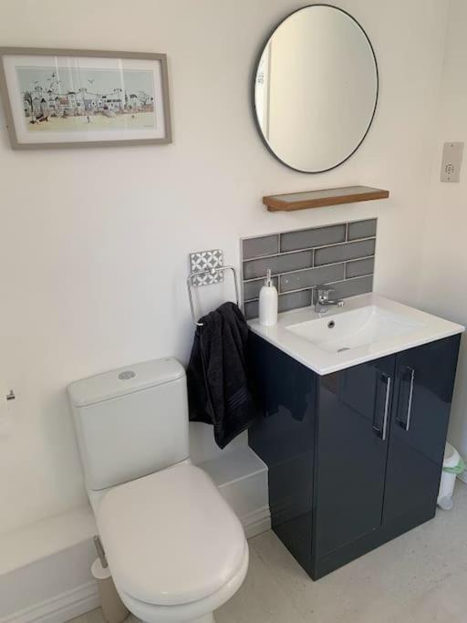 The Captain's Retreat, Quiet 1 Bed Dog Friendly view 2