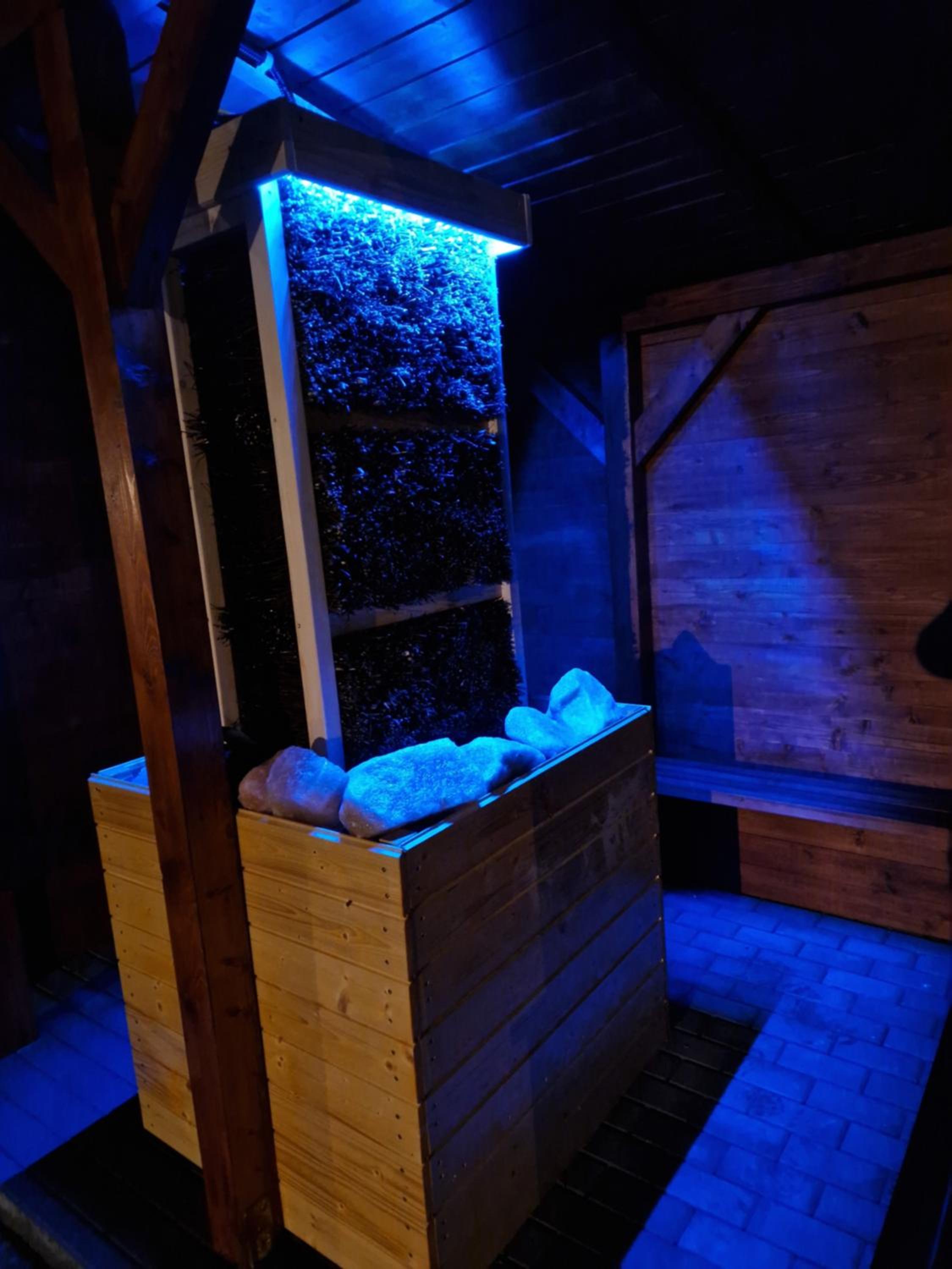 Apartament z Tężnią Solankową, Sauną, Kominkiem LED nad Jeziorem Żywieckim