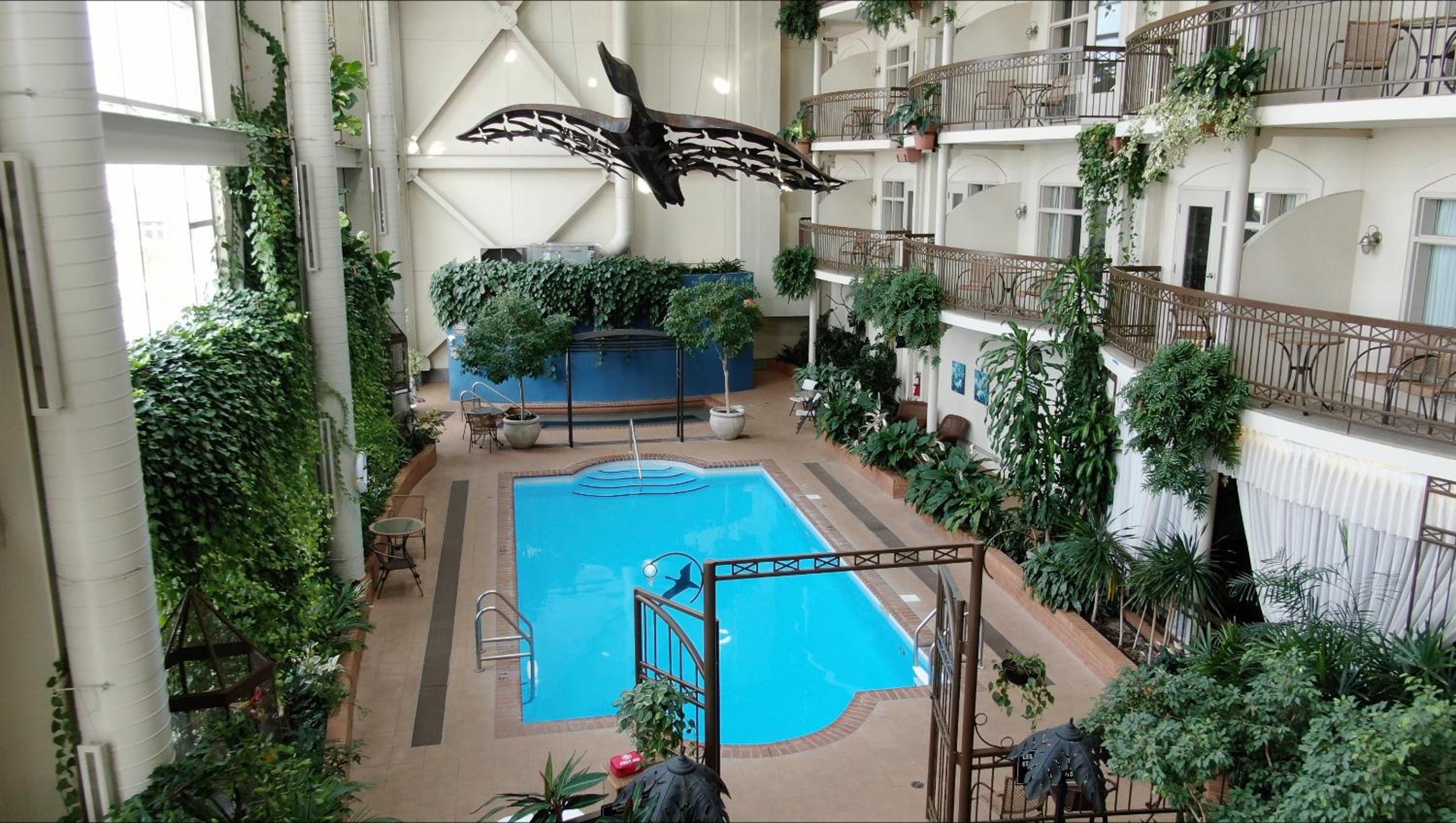 Levis Vacations - Hotel L'Oie des neiges - Property Image 1