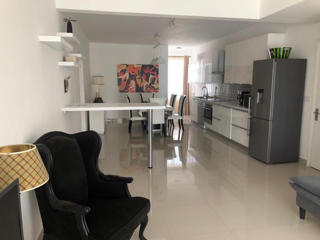 APPARTEMENT PEREYBERE, 100 m de la plage view 4