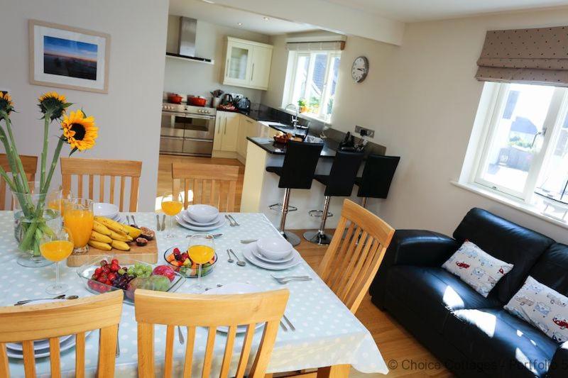 Croyde Ocean Breeze 5 Bedrooms view 2