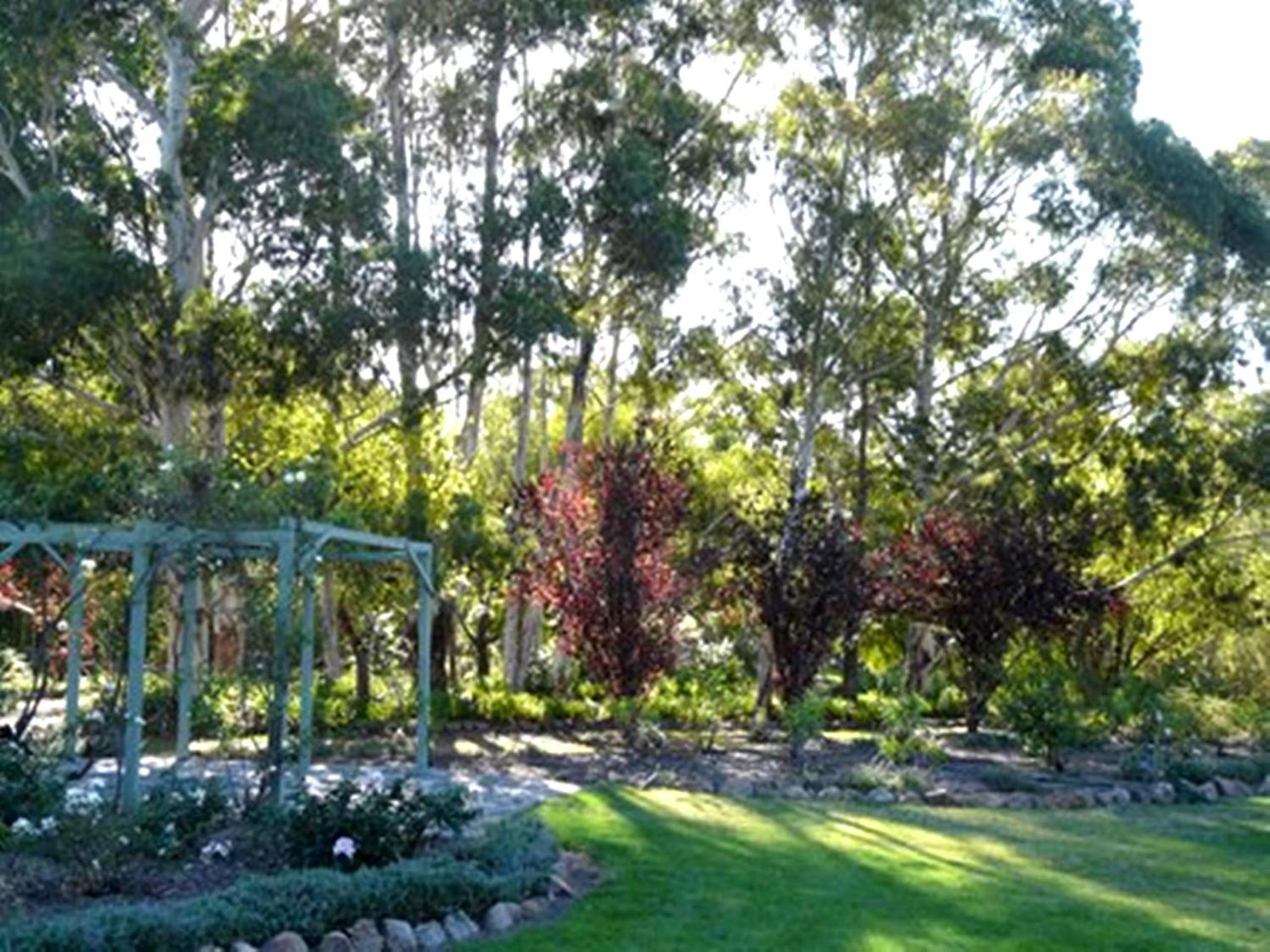 Granite Gardens Cottages & Lake Retreat