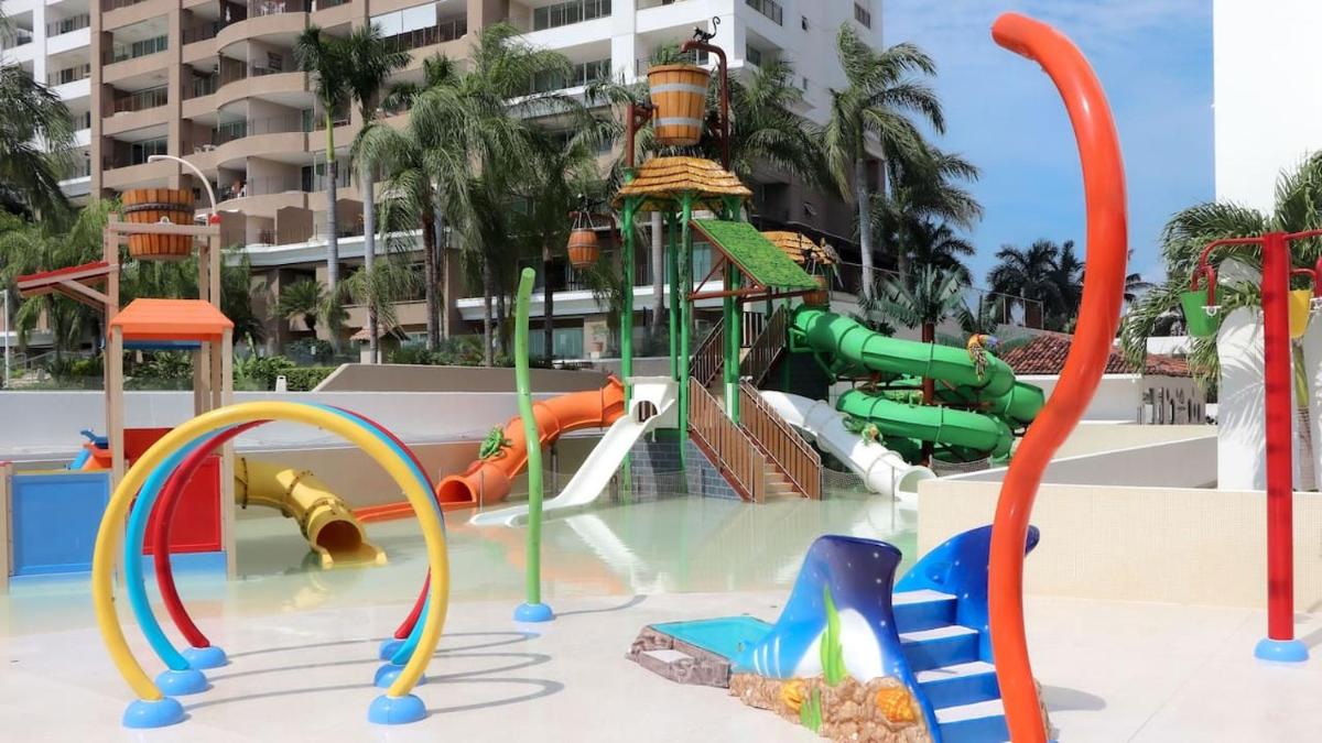 Beachfront view Condo beside la Isla Mall