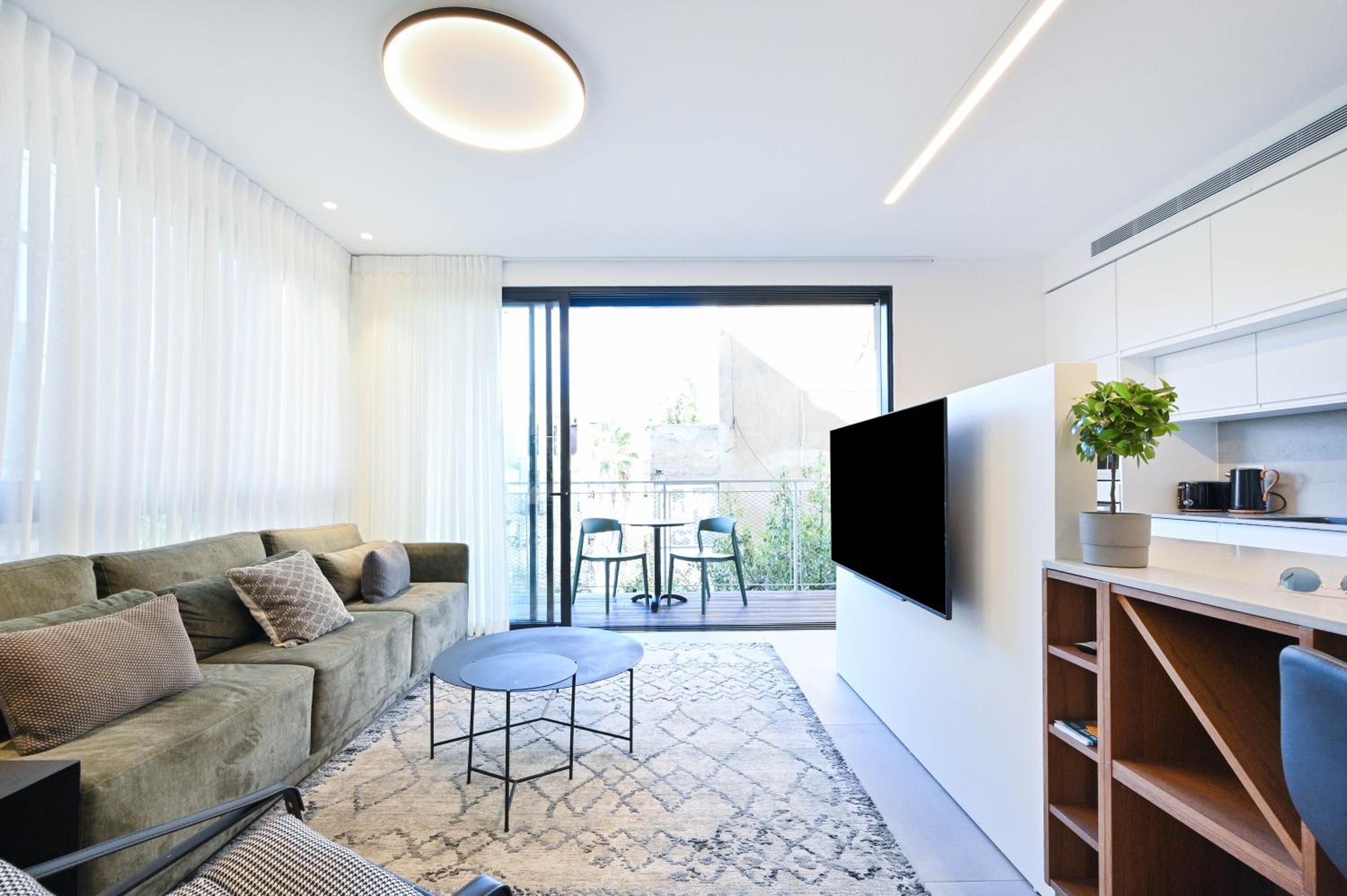Spacious Modern 3BR by HolyGuest view 2