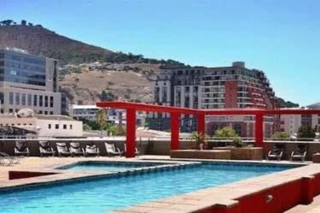 Sunny, Central Cape Town living! view 3