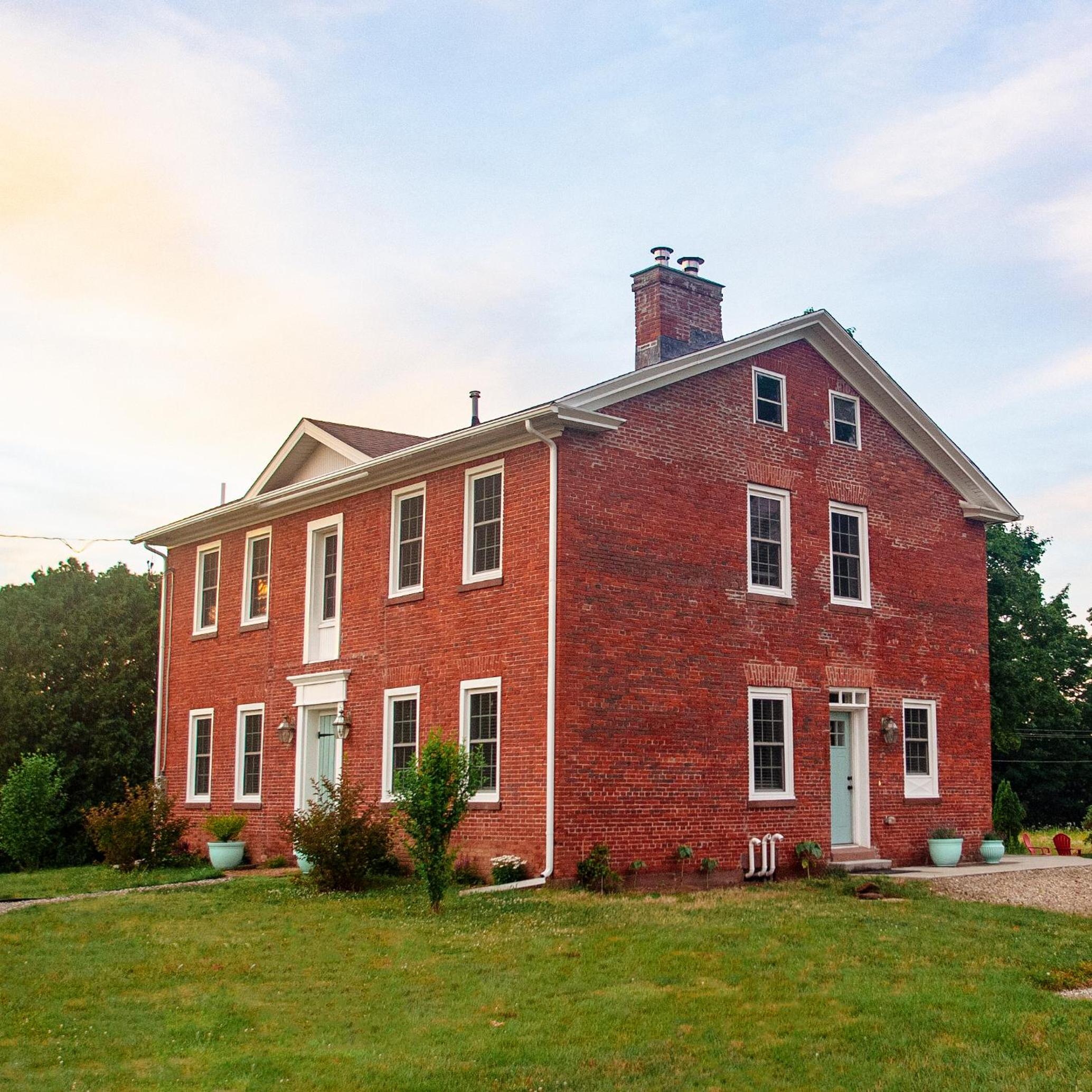 Farmhouse Broad Brook: Comfort & Charm. view 3