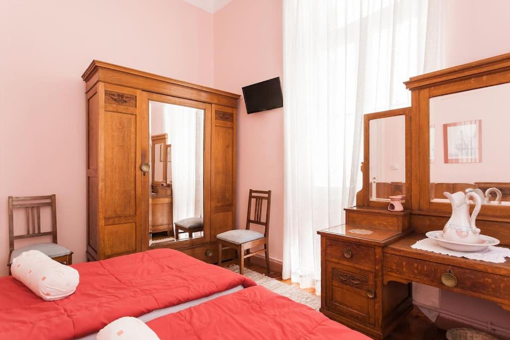 Acropolis Traditional House