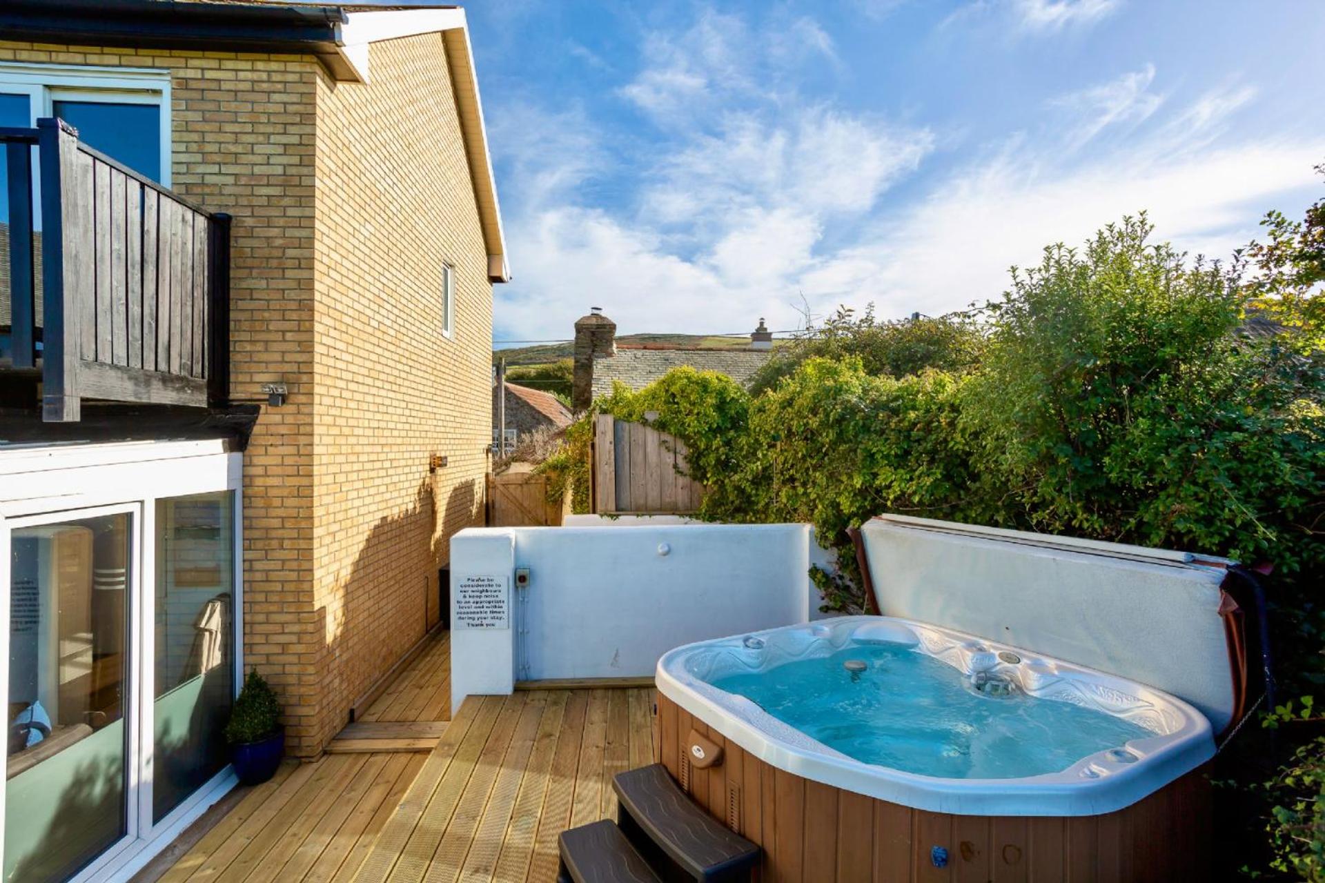 CROYDE BEACH HAVEN 5 Bedrooms view 2