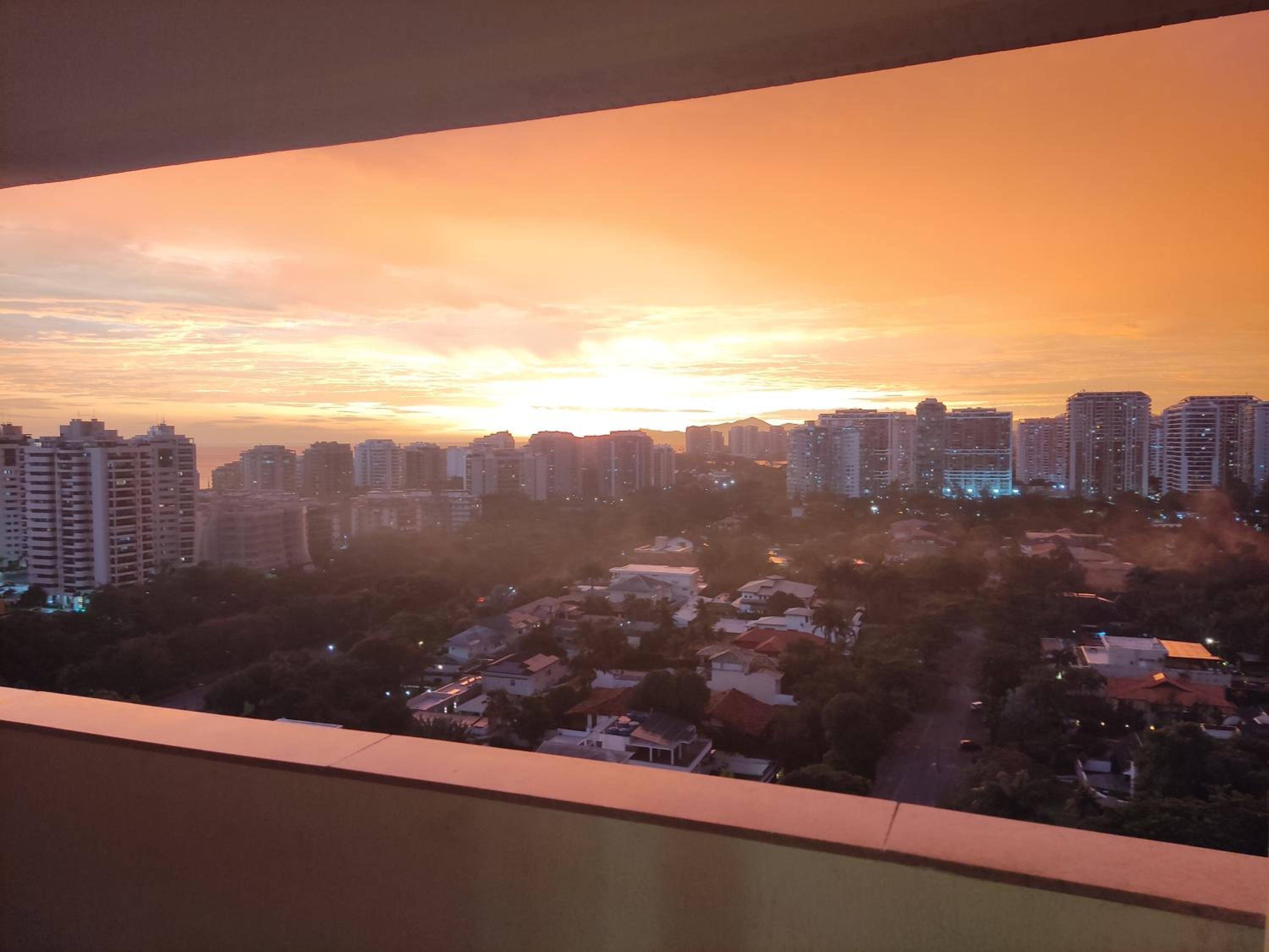 Barra Prime Flats, Ed Mediterrâneo, wi-fi 400Mb, balsa pra praia grátis, ar condicionado novo!