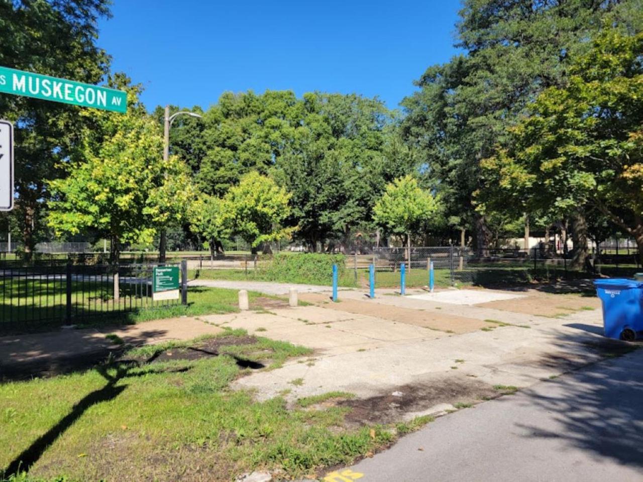 Chicago Vacations - South Chicago Community Immersion in 2 Bedroom Apartment - Property Image 16