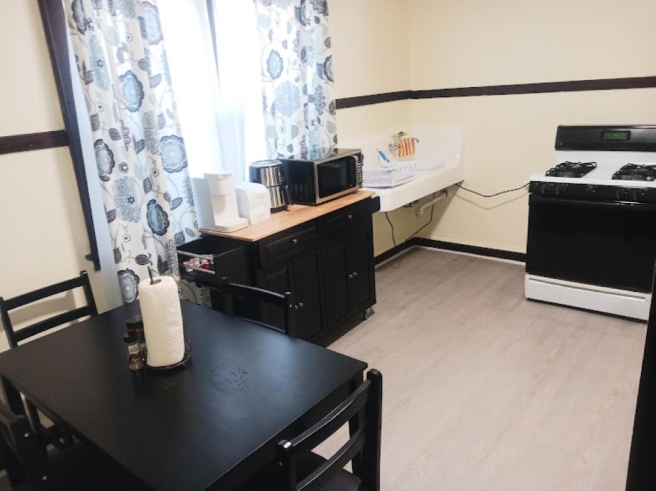 Chicago Vacations - South Chicago Community Immersion in 2 Bedroom Apartment - Property Image 10