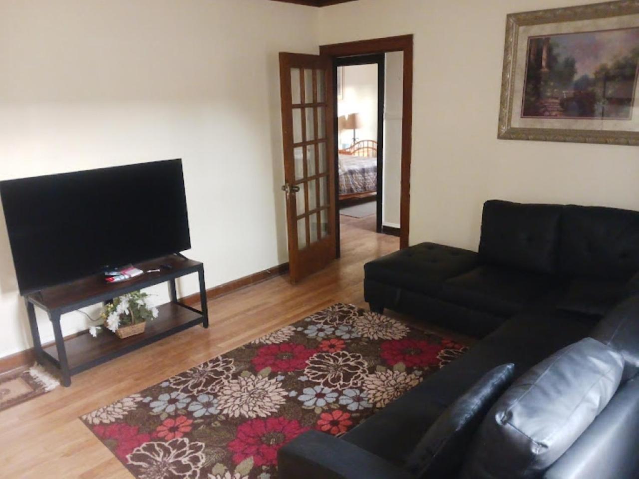 Chicago Vacations - South Chicago Community Immersion in 2 Bedroom Apartment - Property Image 18