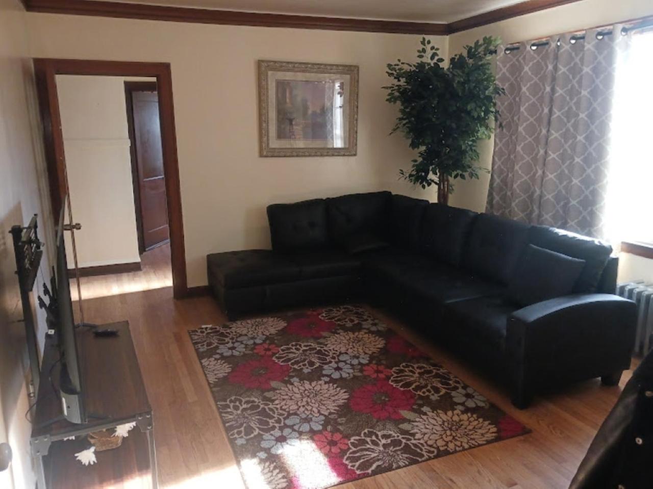 Chicago Vacations - South Chicago Community Immersion in 2 Bedroom Apartment - Property Image 31