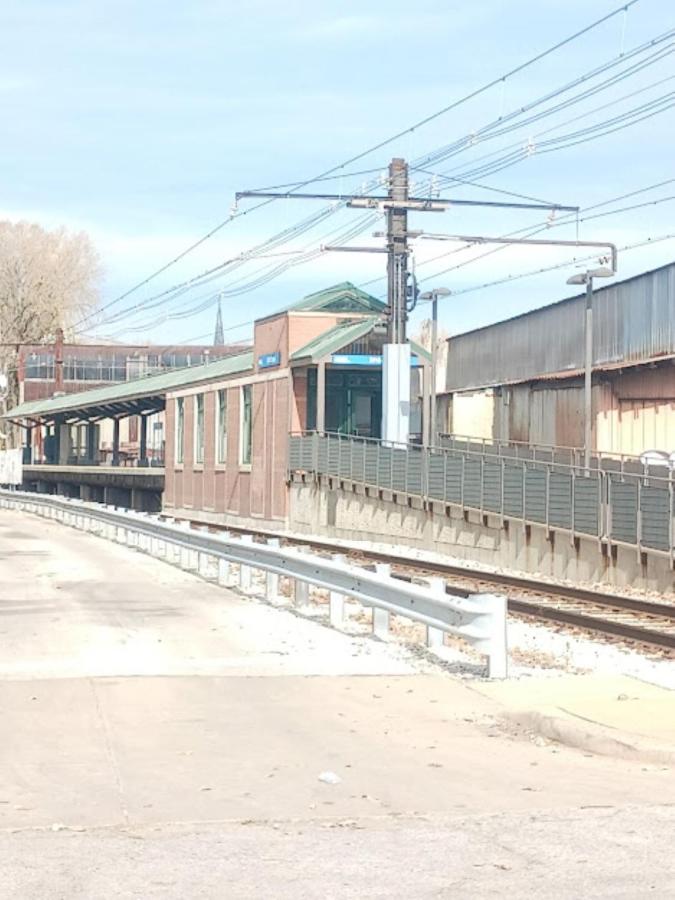 Chicago Vacations - South Chicago Community Immersion in 2 Bedroom Apartment - Property Image 1