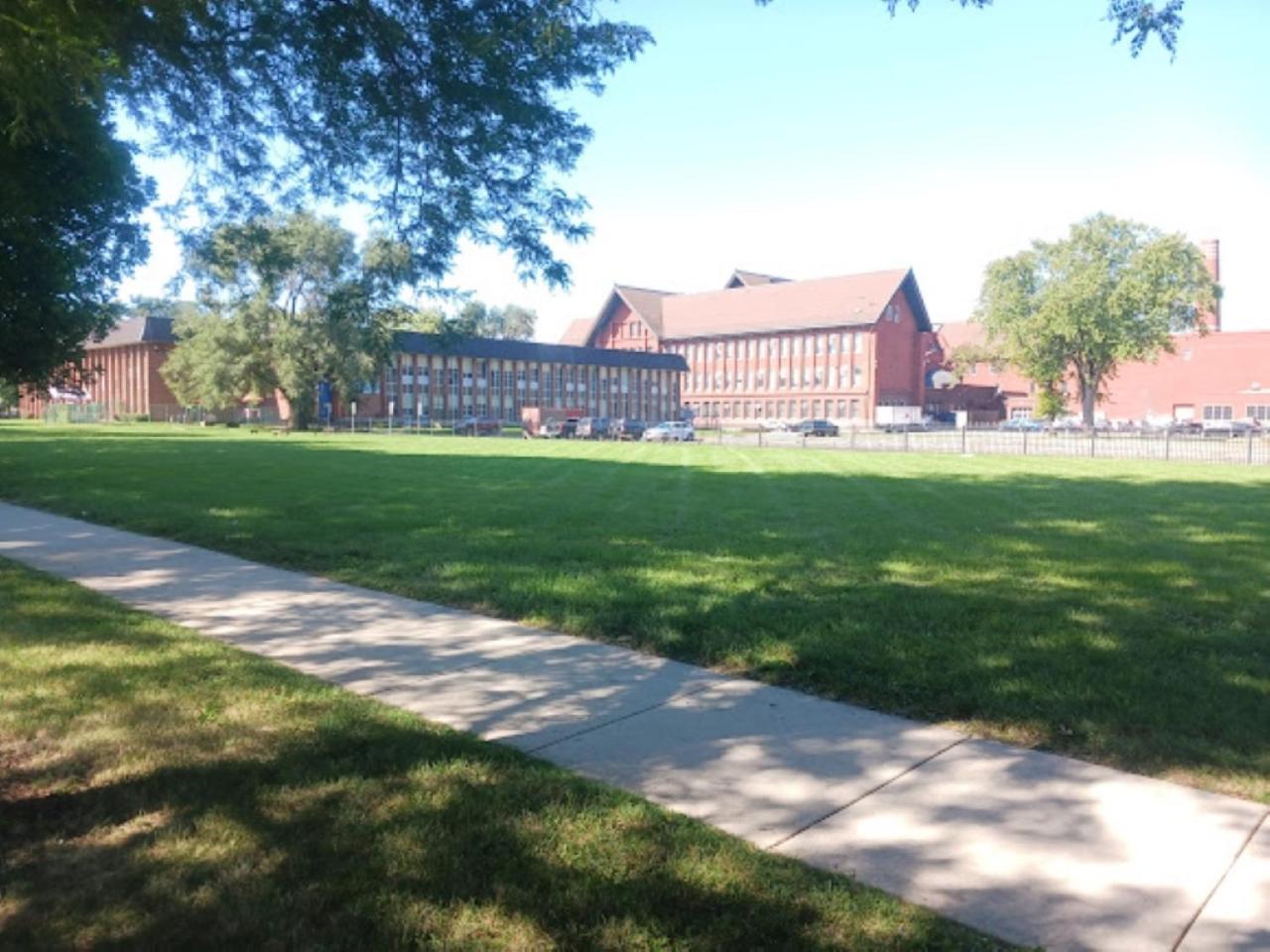 Chicago Vacations - South Chicago Community Immersion in 2 Bedroom Apartment - Property Image 14