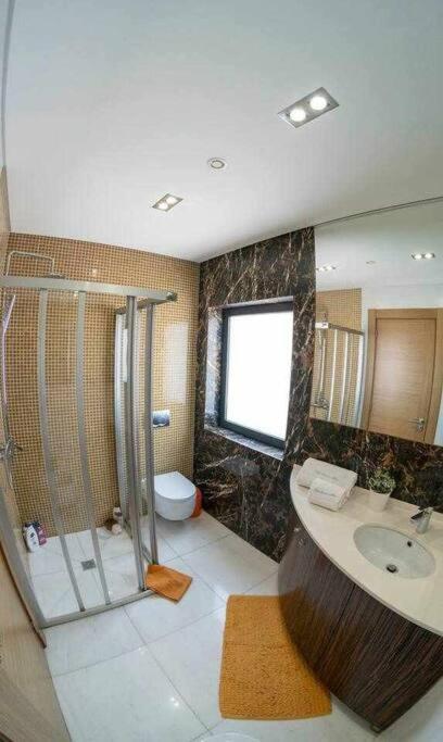 Luxurious VILLA 6 BD W/heated pool , GOLF, Beach view 3
