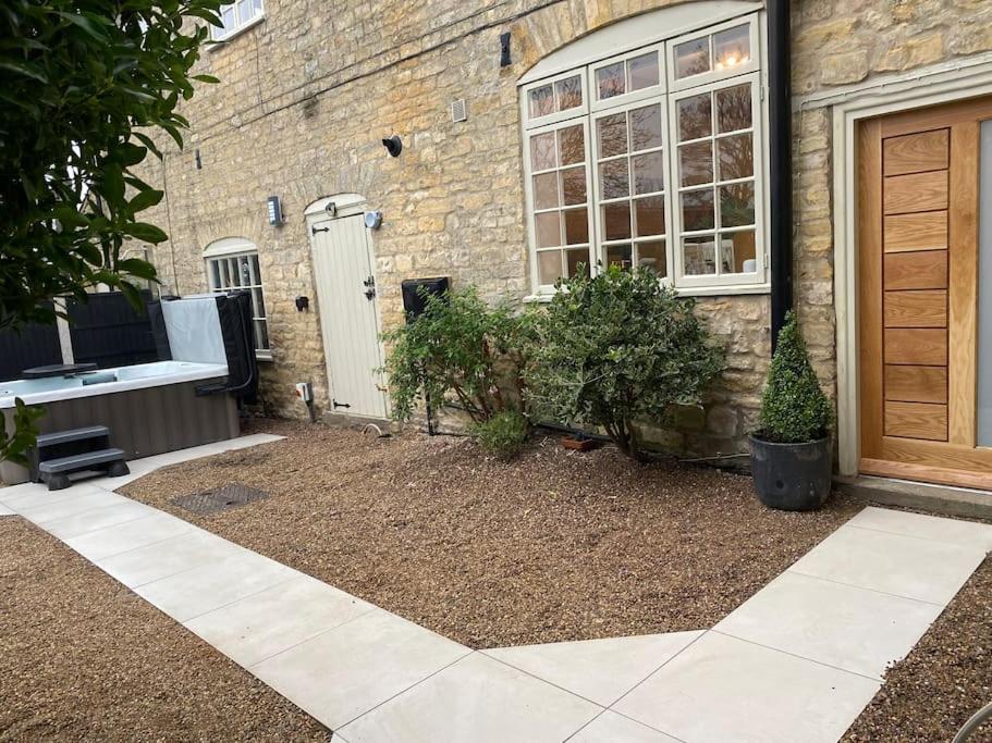 The Retreat-luxury cottage with hot tub (sleeps 4) view 5