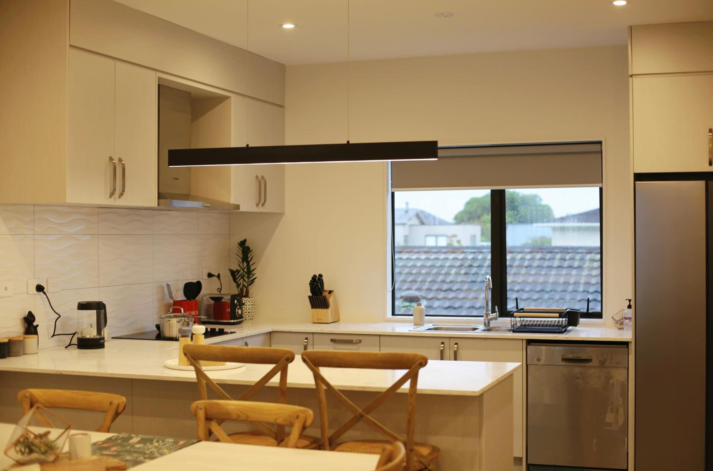 Cozy and comfortable, sunny three-storey building view 5