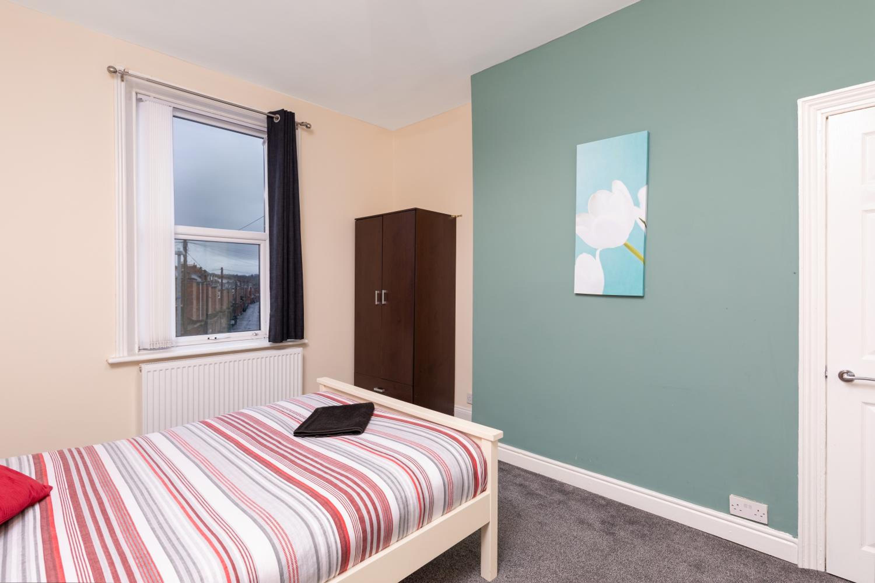 City Centre Large Luxury Rooms Free Parking view 4
