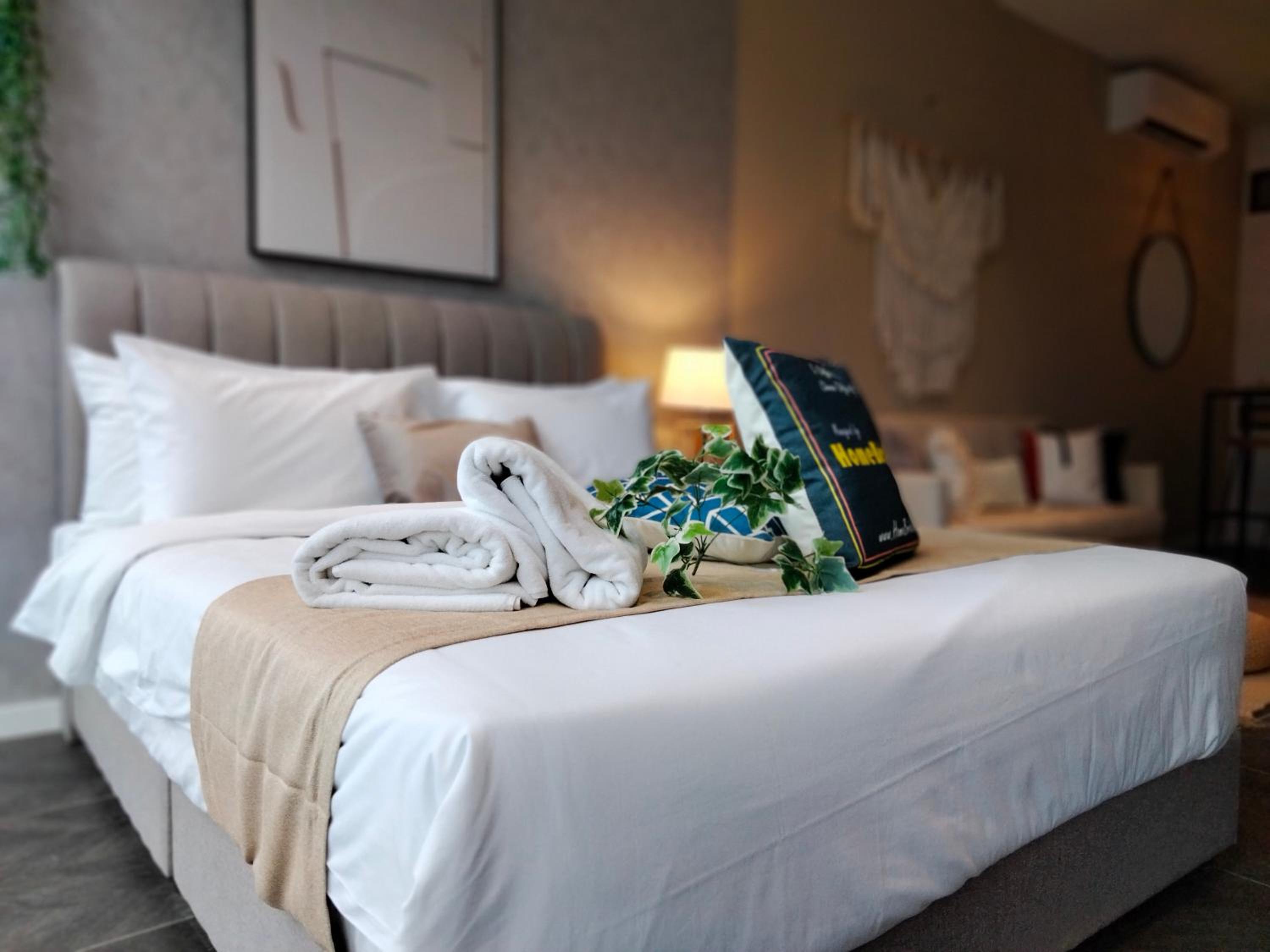 Scarletz Suites KLCC I HomeBrickz