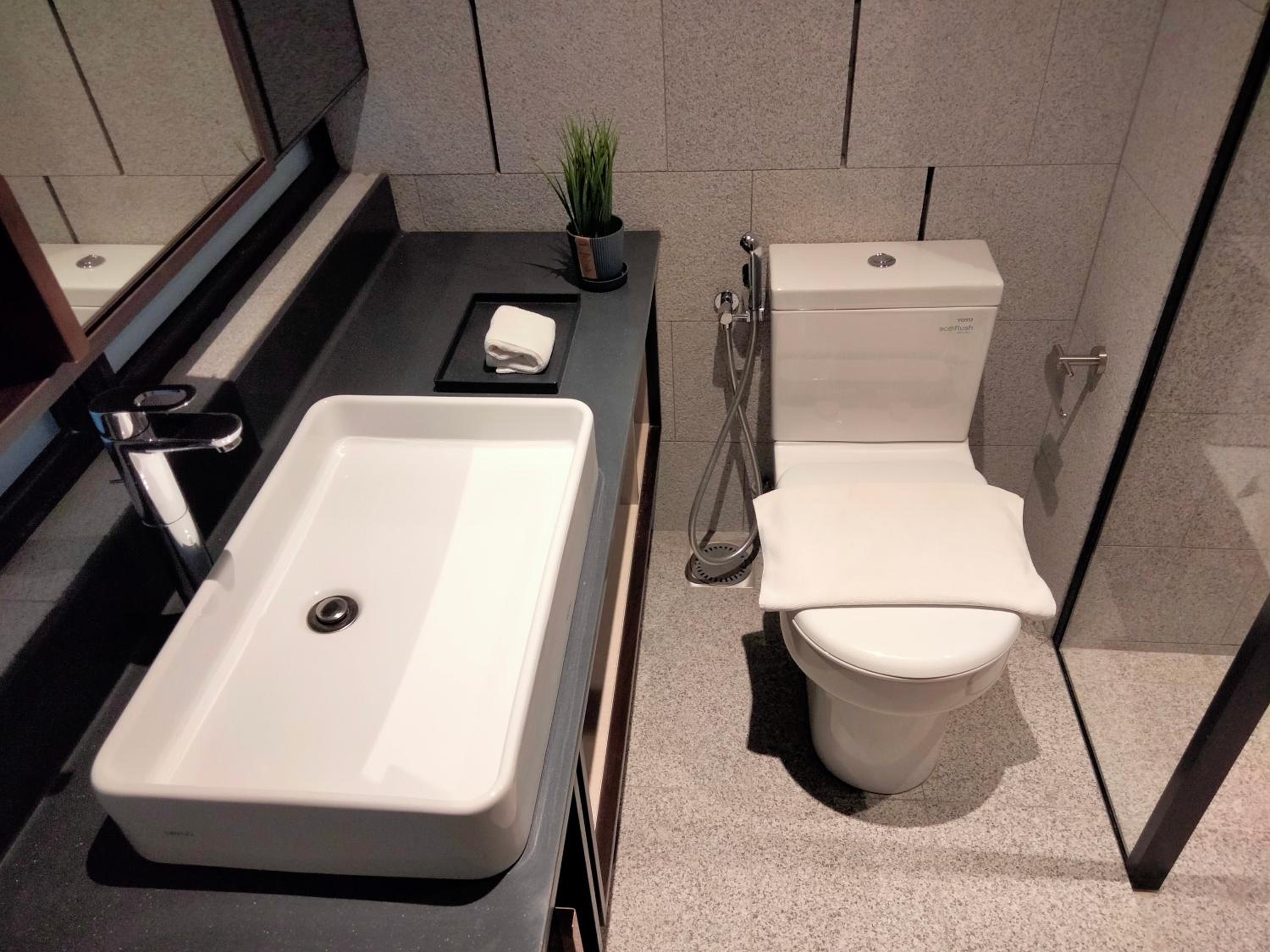 Scarletz Suites KLCC I HomeBrickz