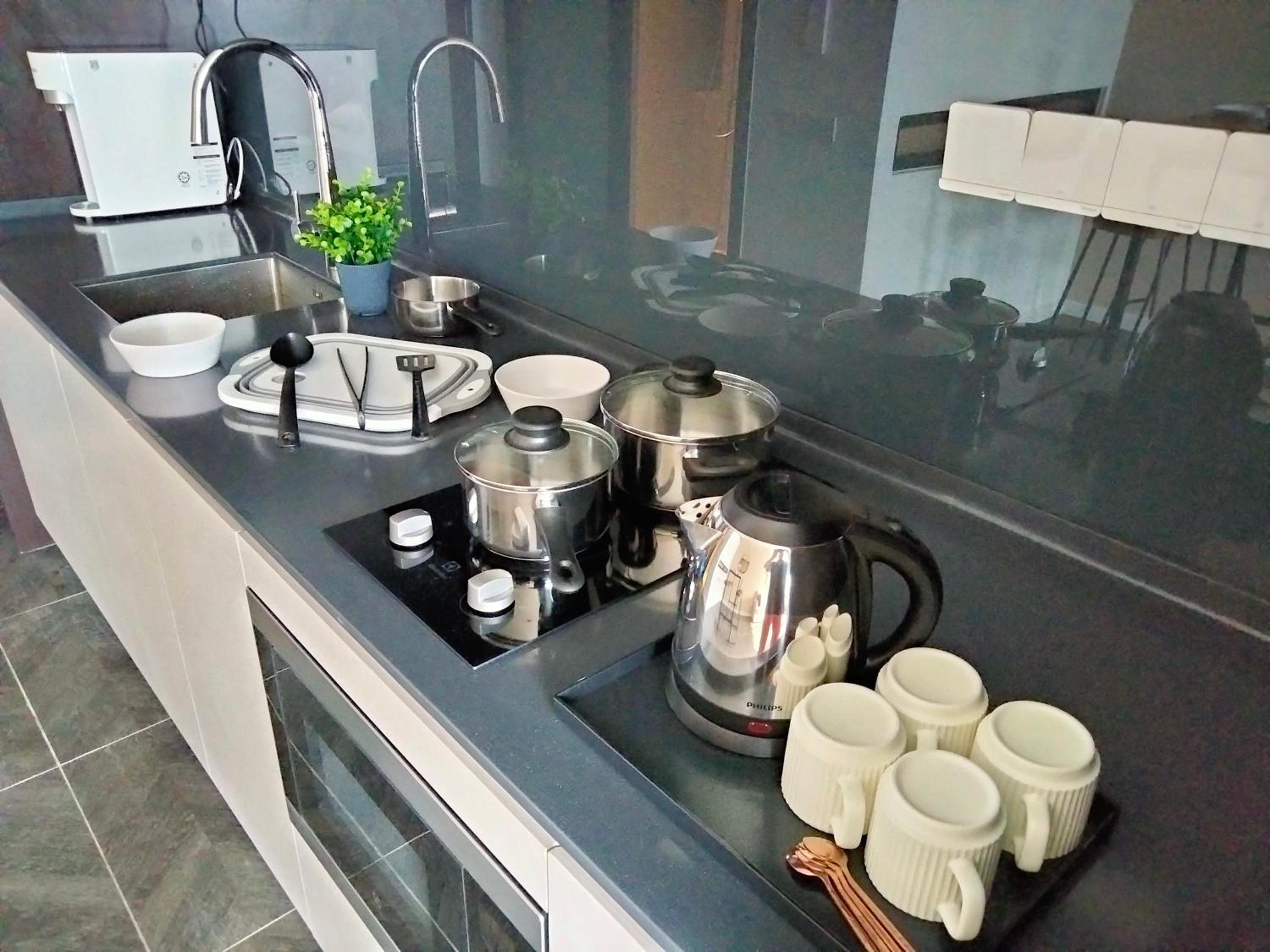 Scarletz Suites KLCC I HomeBrickz