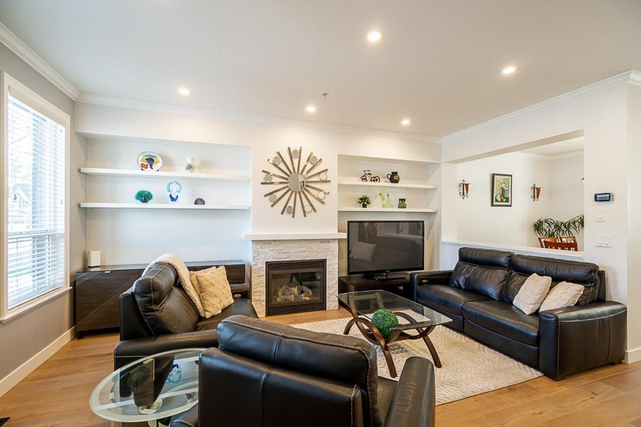 Comfortable and Modern Rowhouse Perfect for BC Escapade, air conditioned