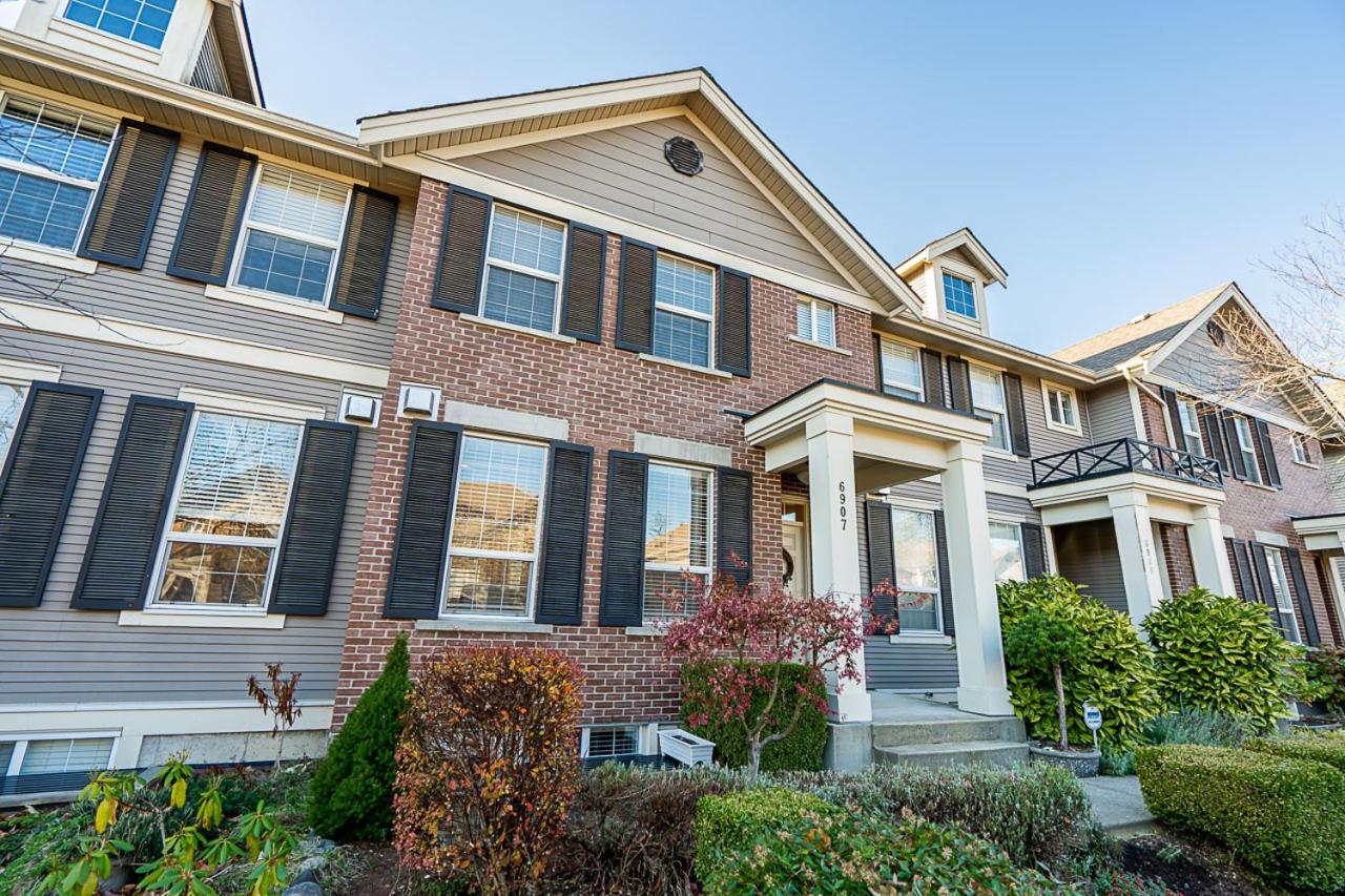 Comfortable and Modern Rowhouse Perfect for BC Escapade, air conditioned