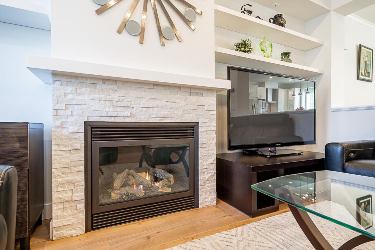 Comfortable and Modern Rowhouse Perfect for BC Escapade, air conditioned