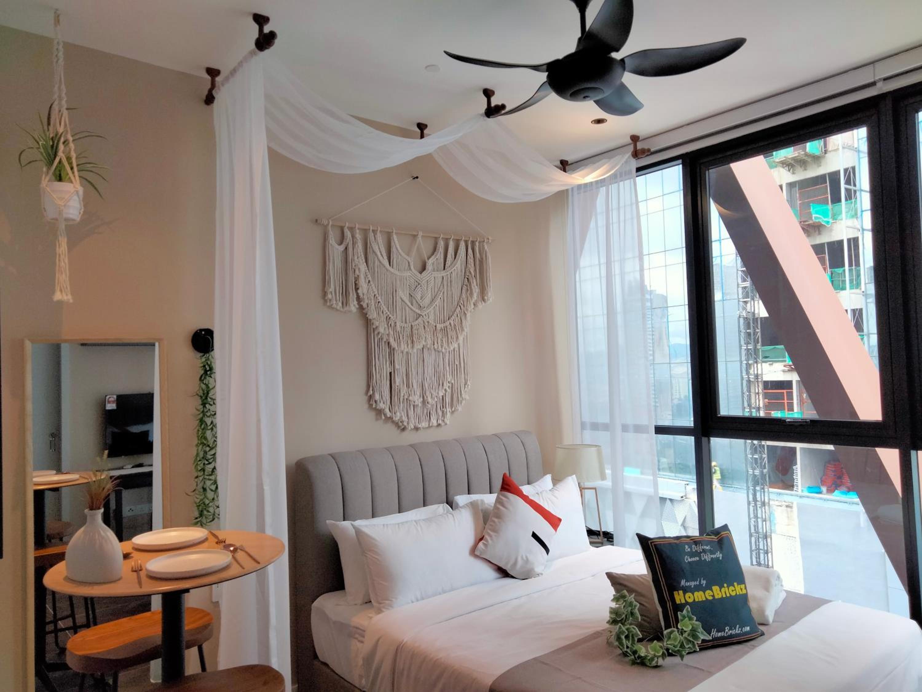 Scarletz Suites KLCC I HomeBrickz