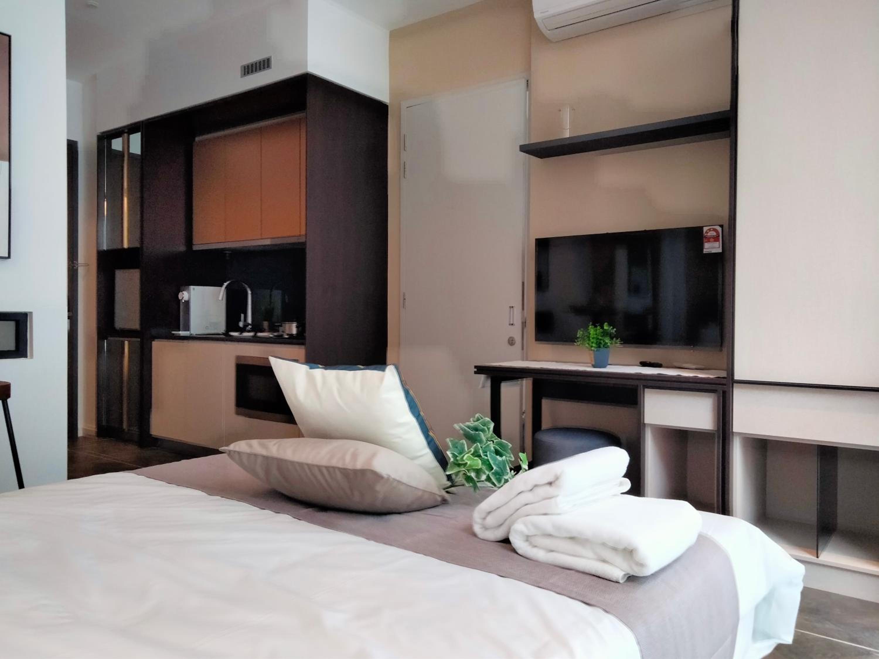 Scarletz Suites KLCC I HomeBrickz