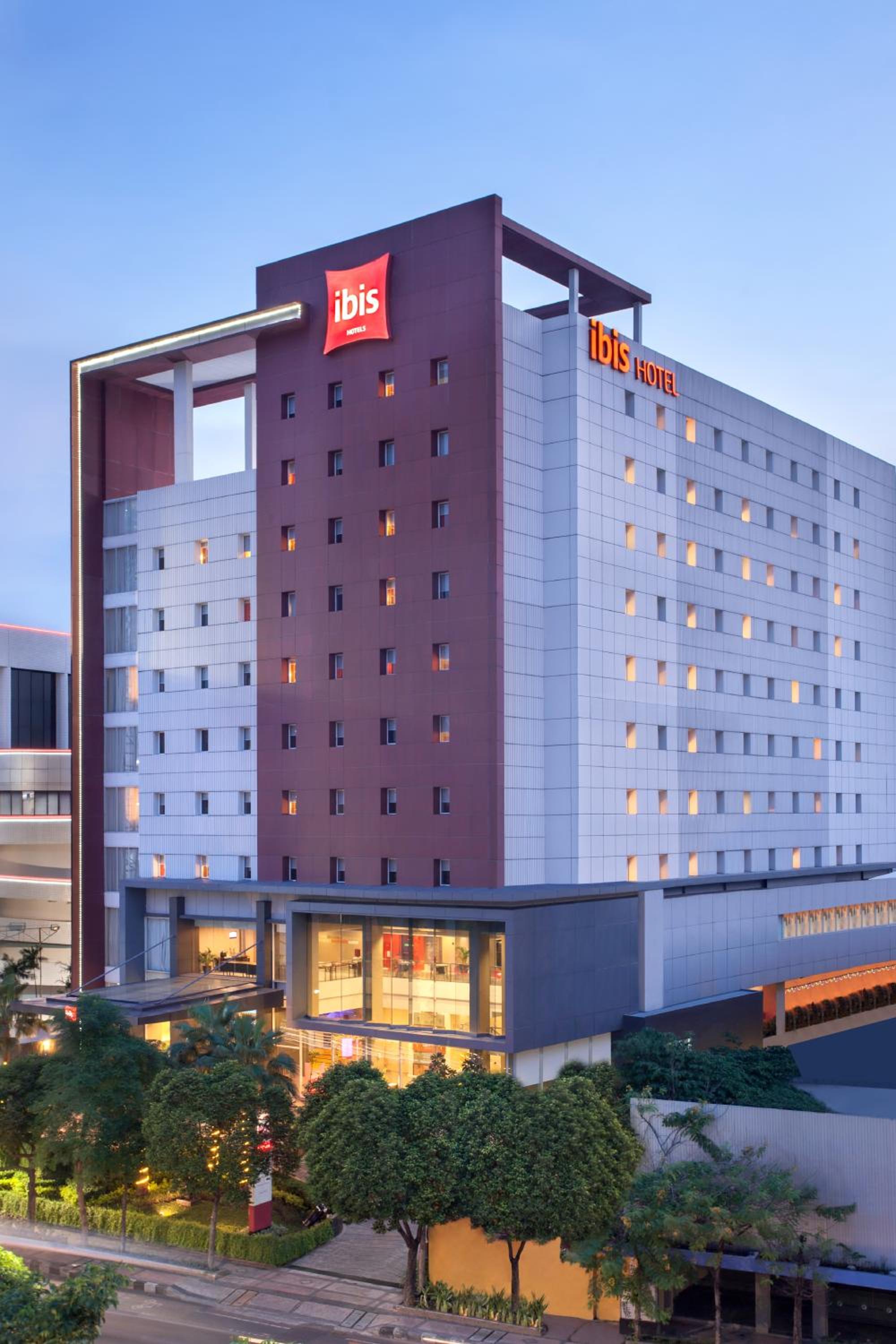 Hotel Ibis Surabaya City Center - Image 1