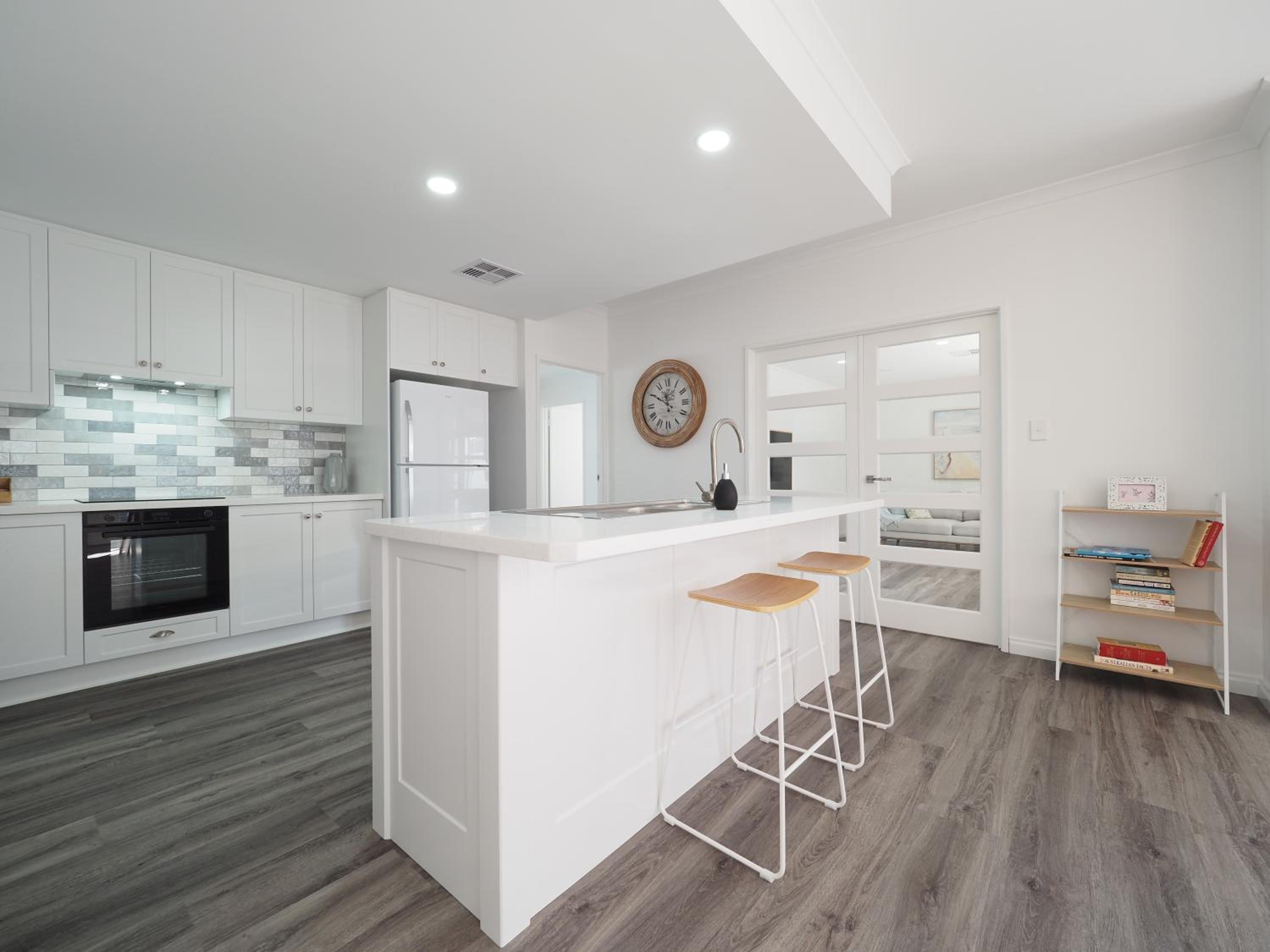 New Home~close to Airport & Swan Valley inc B/fast 1st Morning~