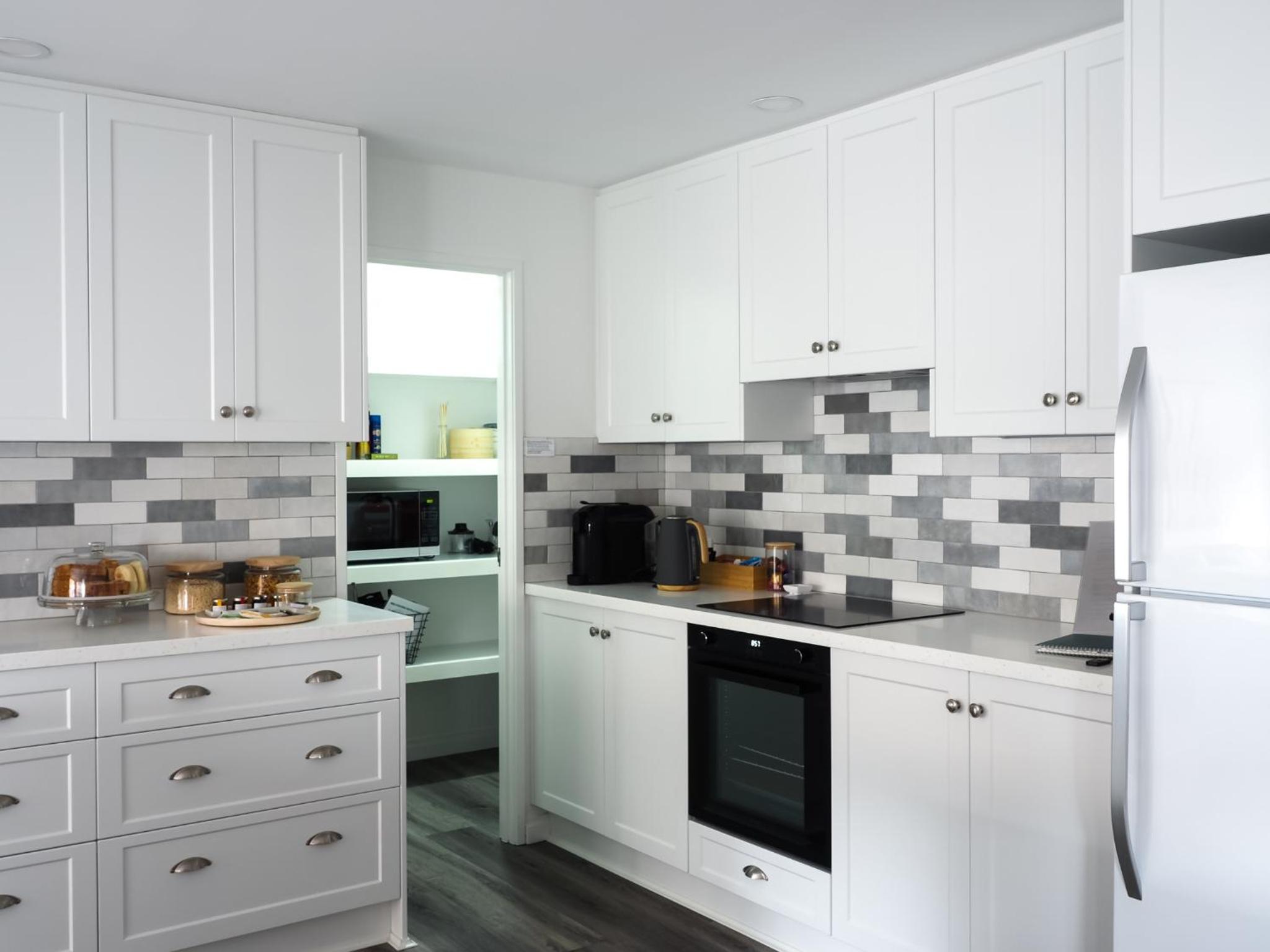 New Home~close to Airport & Swan Valley inc B/fast 1st Morning~