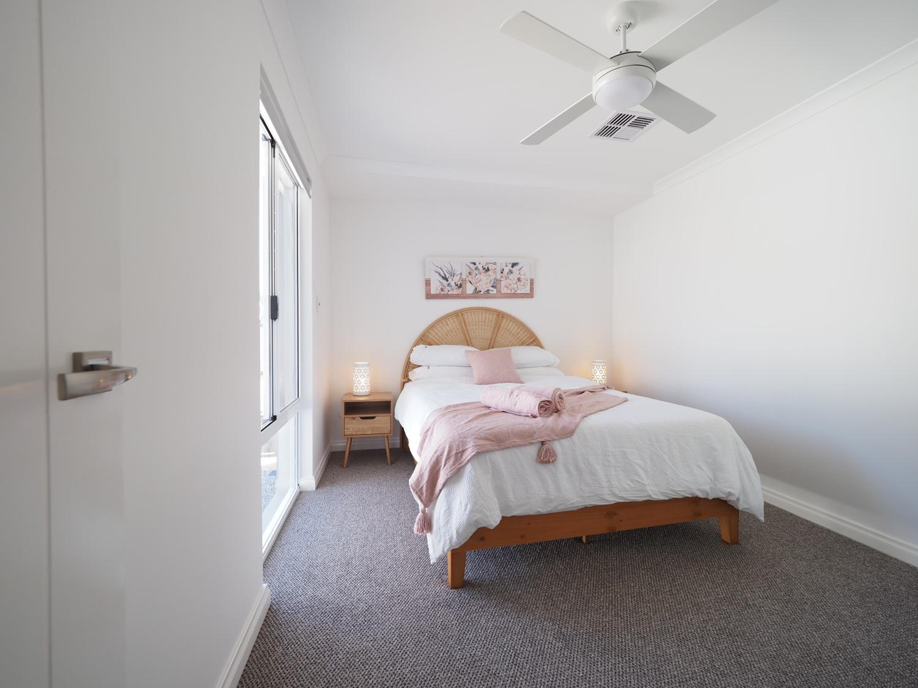 New Home~close to Airport & Swan Valley inc B/fast 1st Morning~