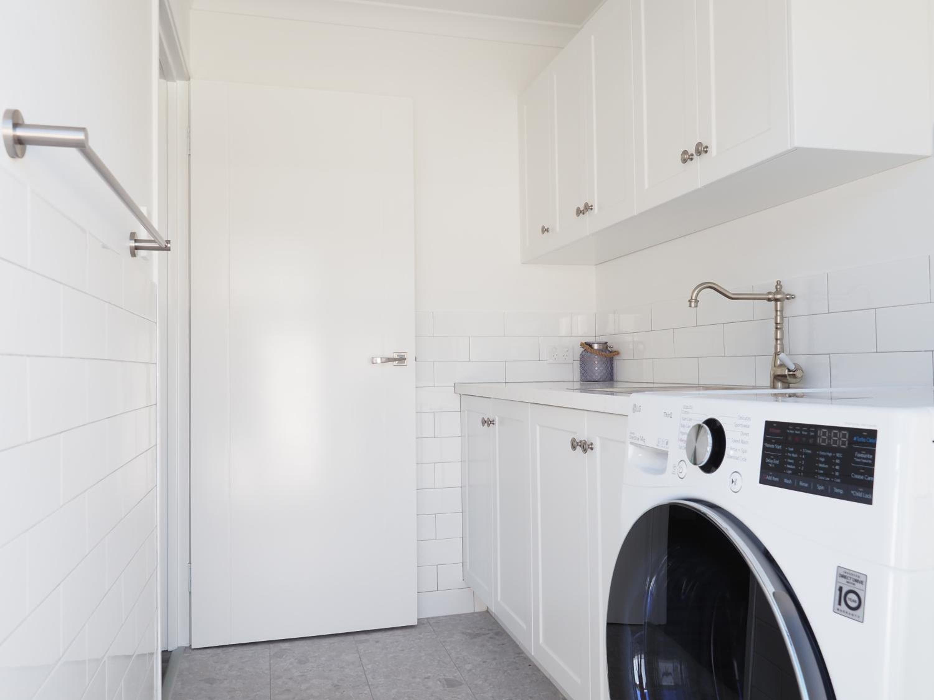 New Home~close to Airport & Swan Valley inc B/fast 1st Morning~